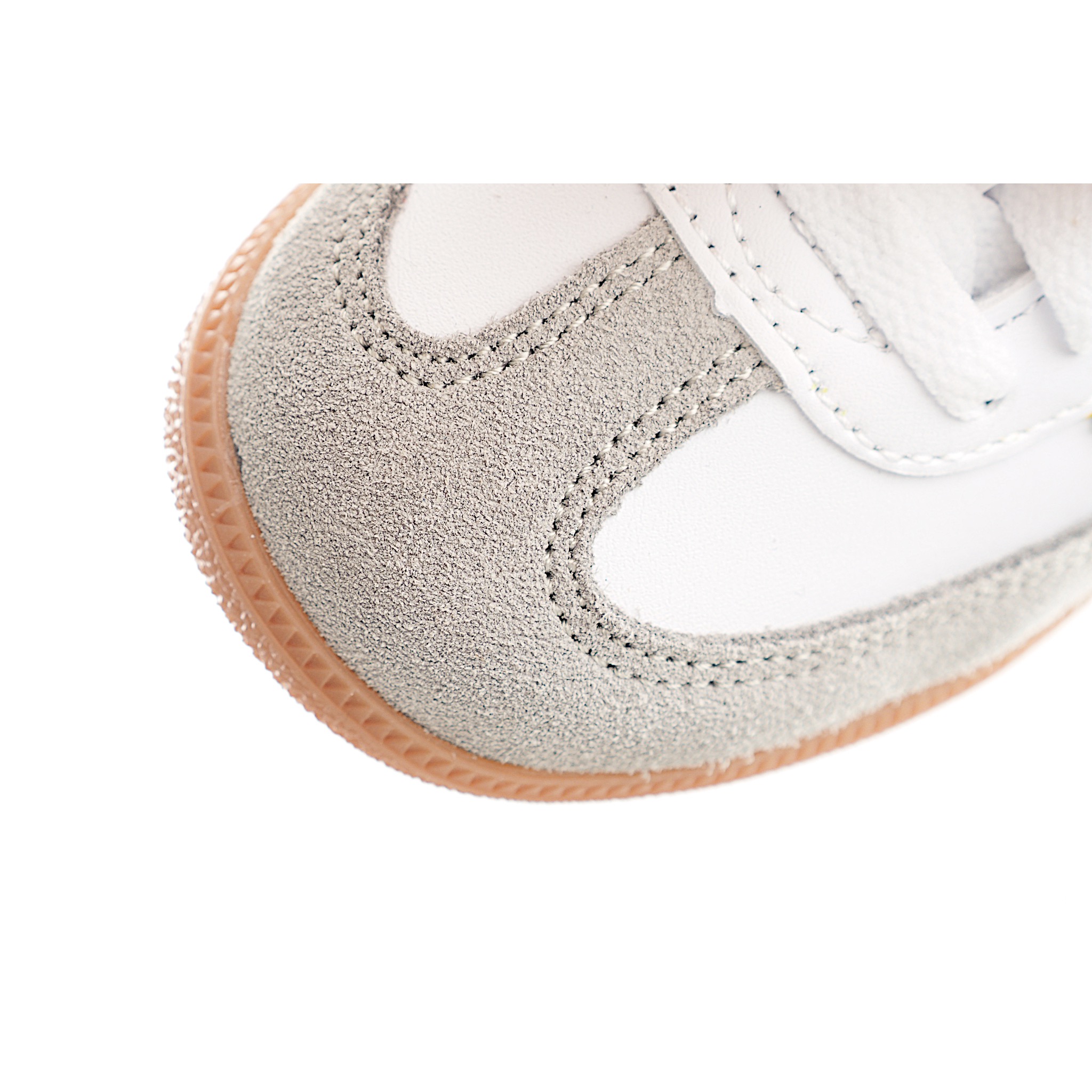 图片[8]-AD 德训 低帮儿童休闲鞋 注：22-27松紧带，28-37系带 如果你回到 1960 年代，你会发现职业足球运动员穿着桑巴，就像这些婴儿鞋一样，几乎就像他们一样。尺寸缩小适合儿童，配有柔软的鞋垫，在全天玩耍时感觉舒适。皮革鞋面、胶橡胶鞋底和3条纹保持经典。 货号：5582 尺码：22-37-选品中心