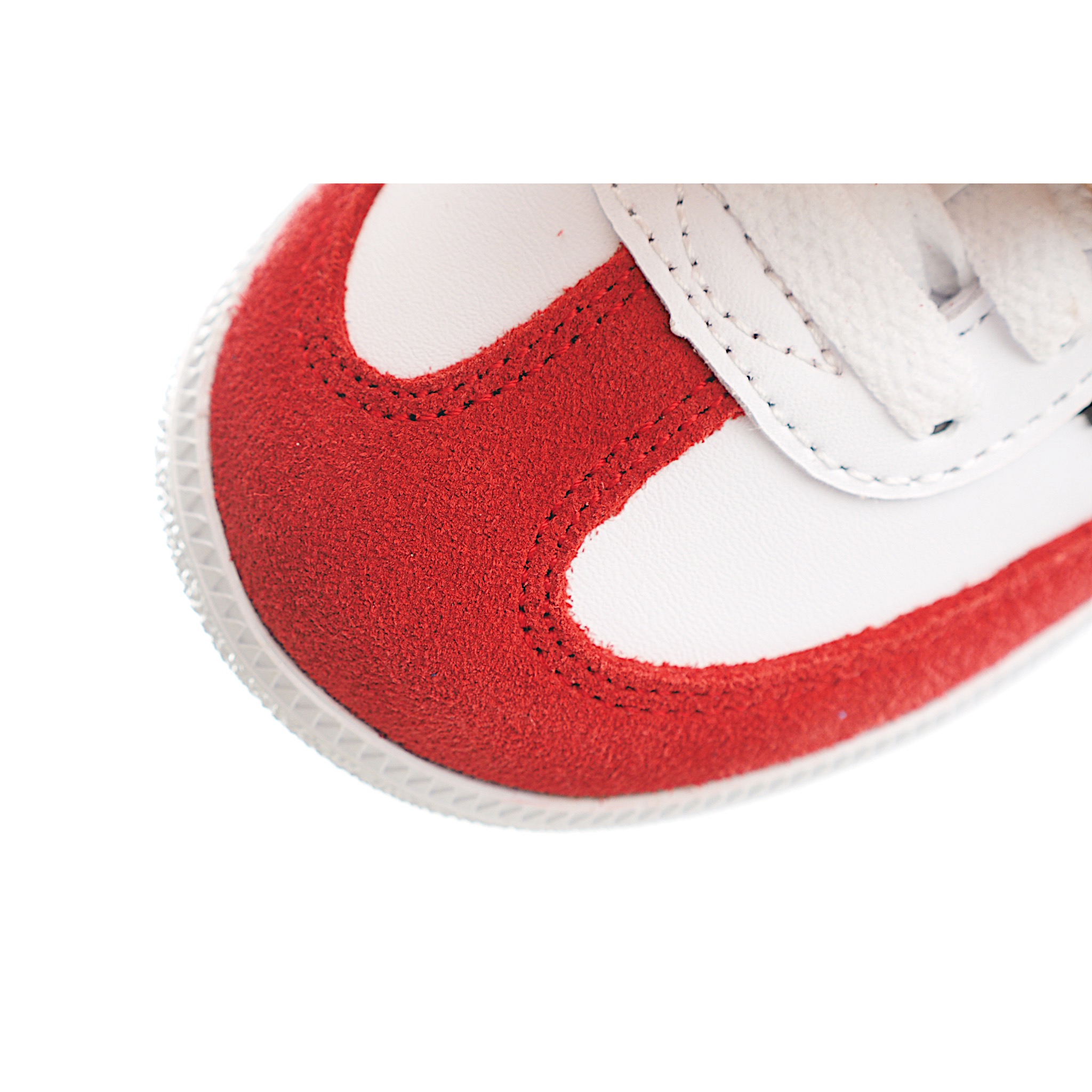 图片[5]-AD 德训 低帮儿童休闲鞋 注：22-27松紧带，28-37系带 如果你回到 1960 年代，你会发现职业足球运动员穿着桑巴，就像这些婴儿鞋一样，几乎就像他们一样。尺寸缩小适合儿童，配有柔软的鞋垫，在全天玩耍时感觉舒适。皮革鞋面、胶橡胶鞋底和3条纹保持经典。 货号：3964 尺码：22-37-选品中心