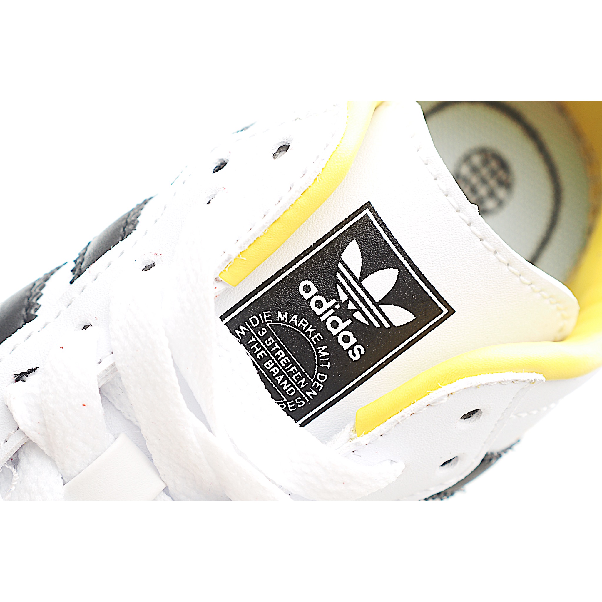 图片[8]-AD 德训 低帮儿童休闲鞋 注：22-27松紧带，28-37系带 如果你回到 1960 年代，你会发现职业足球运动员穿着桑巴，就像这些婴儿鞋一样，几乎就像他们一样。尺寸缩小适合儿童，配有柔软的鞋垫，在全天玩耍时感觉舒适。皮革鞋面、胶橡胶鞋底和3条纹保持经典。 货号：3964 尺码：22-37-选品中心