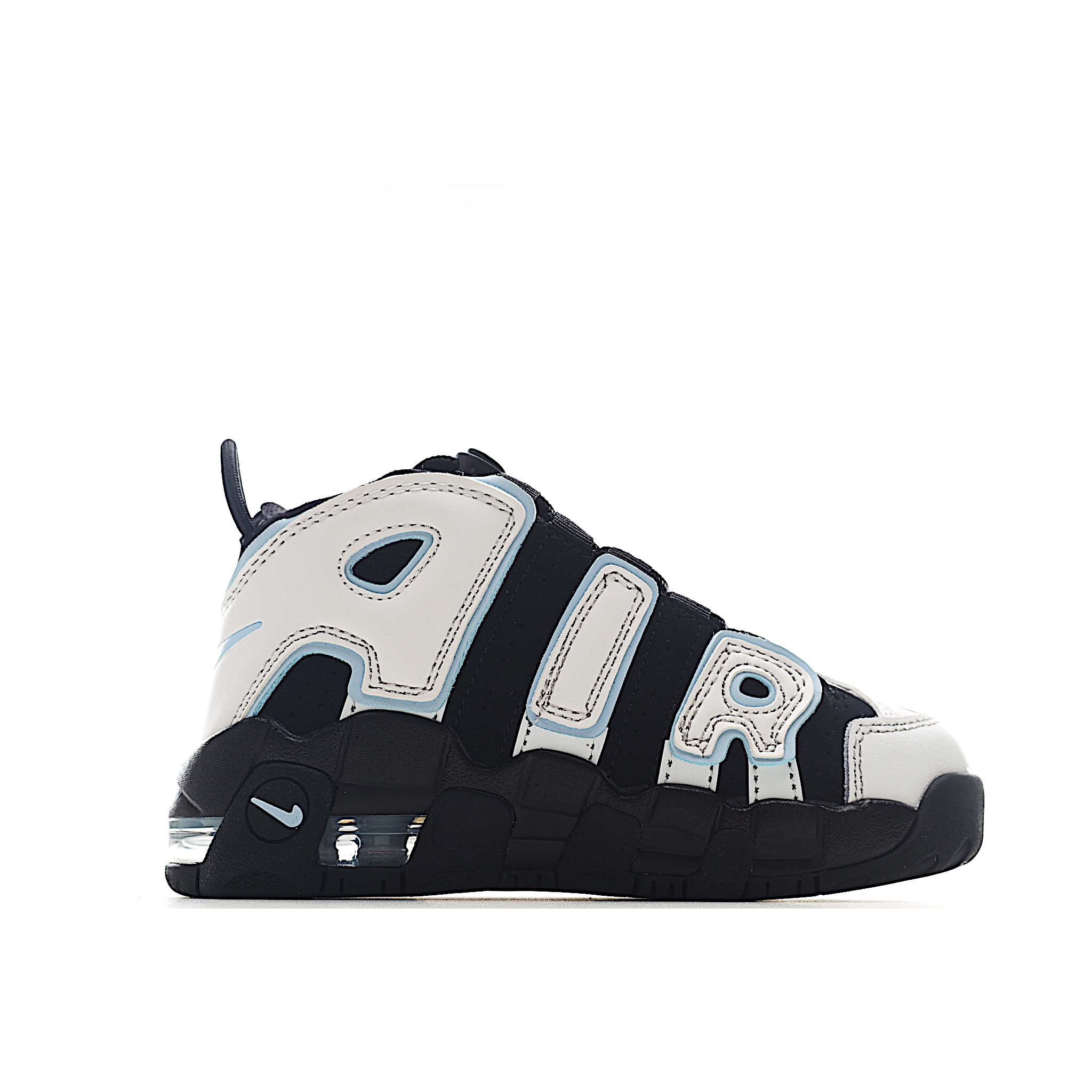 图片[3]-NK 皮蓬 复古篮球松紧带童鞋 1996年，以流行于街头的涂鸦文化为设计灵感，打造出了整体的设计风格夸张而充满魅力，厚实而充满质感的皮质鞋面两侧印刻了一对巨大的字母AIR，独特炫酷的外观惊艳无比。因皮蓬上脚而被广大球迷所熟知，恰逢1996年芝加哥公牛72胜10负的逆天战绩与顺利捧杯，加之皮蓬在赛场上的完美表现，也为其增添了不少的光环，是为球鞋爱好者匠心打造的致敬之作。 尺码：24–27 小童 28-37.5 大童 货号：1001-选品中心