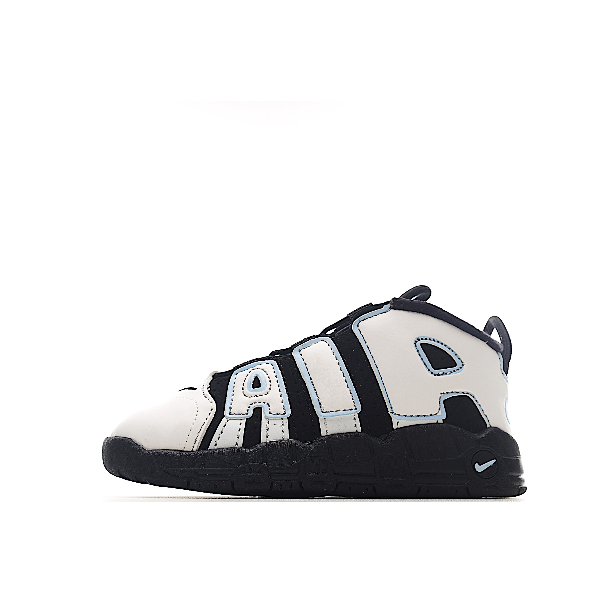 图片[6]-NK 皮蓬 复古篮球松紧带童鞋 1996年，以流行于街头的涂鸦文化为设计灵感，打造出了整体的设计风格夸张而充满魅力，厚实而充满质感的皮质鞋面两侧印刻了一对巨大的字母AIR，独特炫酷的外观惊艳无比。因皮蓬上脚而被广大球迷所熟知，恰逢1996年芝加哥公牛72胜10负的逆天战绩与顺利捧杯，加之皮蓬在赛场上的完美表现，也为其增添了不少的光环，是为球鞋爱好者匠心打造的致敬之作。 尺码：24–27 小童 28-37.5 大童 货号：1001-选品中心