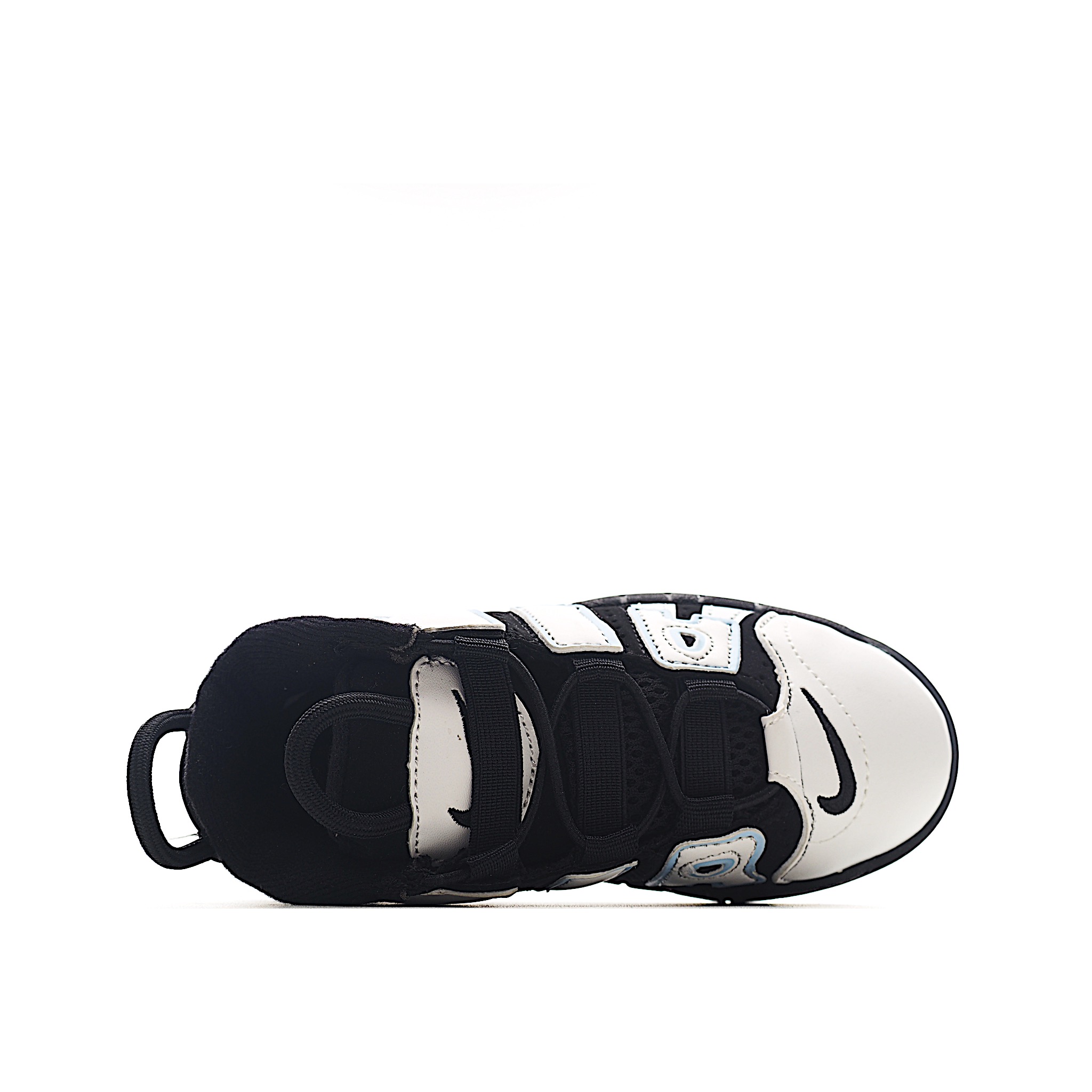 图片[8]-NK 皮蓬 复古篮球松紧带童鞋 1996年，以流行于街头的涂鸦文化为设计灵感，打造出了整体的设计风格夸张而充满魅力，厚实而充满质感的皮质鞋面两侧印刻了一对巨大的字母AIR，独特炫酷的外观惊艳无比。因皮蓬上脚而被广大球迷所熟知，恰逢1996年芝加哥公牛72胜10负的逆天战绩与顺利捧杯，加之皮蓬在赛场上的完美表现，也为其增添了不少的光环，是为球鞋爱好者匠心打造的致敬之作。 尺码：24–27 小童 28-37.5 大童 货号：1001-选品中心