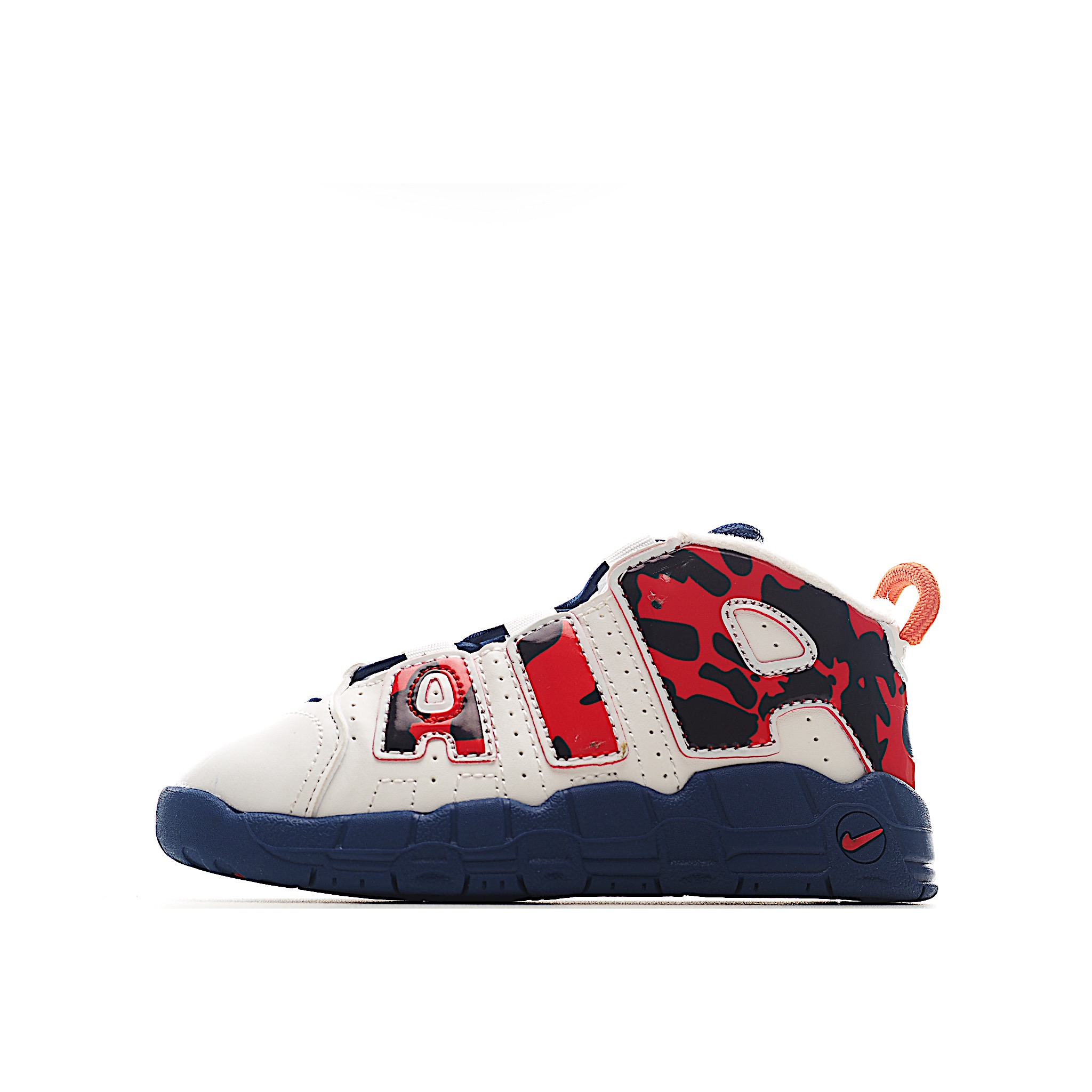 图片[6]-NK 皮蓬 复古篮球松紧带童鞋 1996年，以流行于街头的涂鸦文化为设计灵感，打造出了整体的设计风格夸张而充满魅力，厚实而充满质感的皮质鞋面两侧印刻了一对巨大的字母AIR，独特炫酷的外观惊艳无比。因皮蓬上脚而被广大球迷所熟知，恰逢1996年芝加哥公牛72胜10负的逆天战绩与顺利捧杯，加之皮蓬在赛场上的完美表现，也为其增添了不少的光环，是为球鞋爱好者匠心打造的致敬之作。 尺码：24–27 小童 28-37.5 大童 货号：6100-选品中心