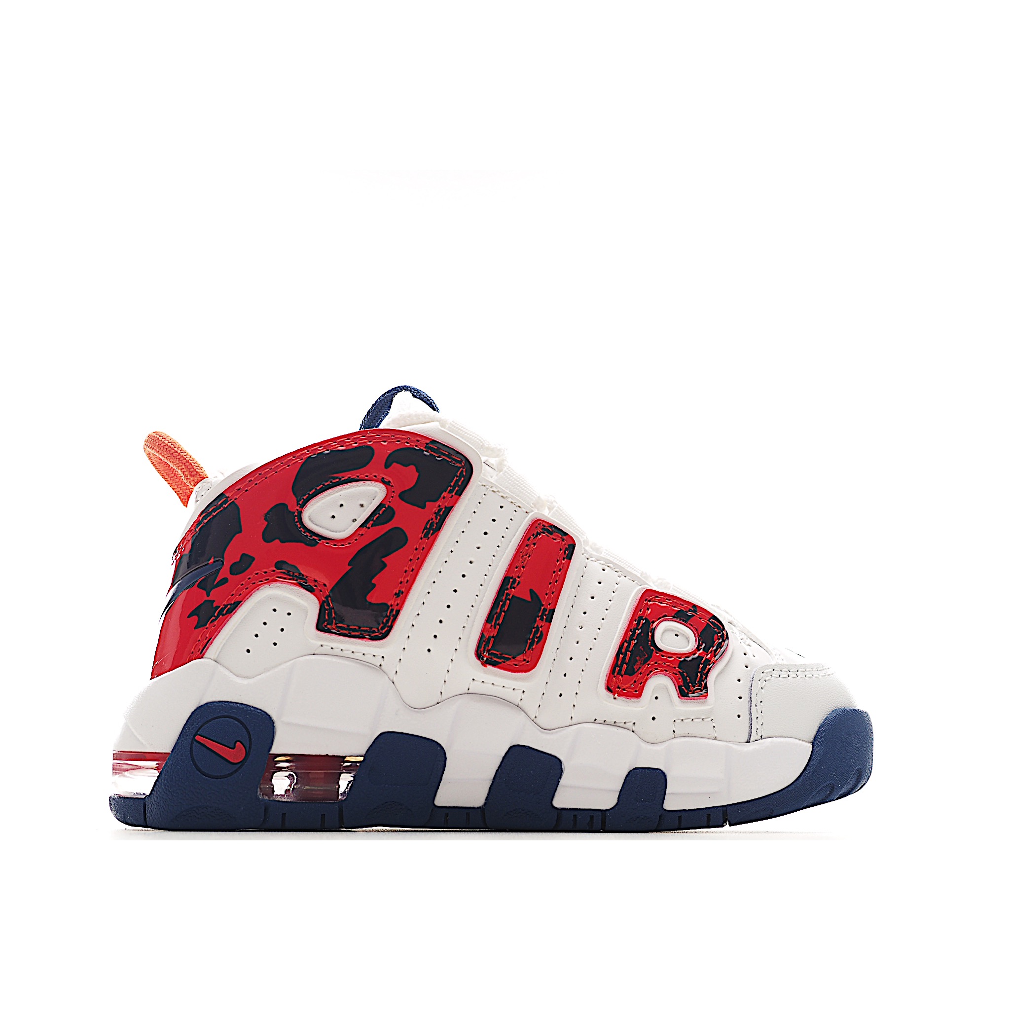 图片[3]-NK 皮蓬 复古篮球松紧带童鞋 1996年，以流行于街头的涂鸦文化为设计灵感，打造出了整体的设计风格夸张而充满魅力，厚实而充满质感的皮质鞋面两侧印刻了一对巨大的字母AIR，独特炫酷的外观惊艳无比。因皮蓬上脚而被广大球迷所熟知，恰逢1996年芝加哥公牛72胜10负的逆天战绩与顺利捧杯，加之皮蓬在赛场上的完美表现，也为其增添了不少的光环，是为球鞋爱好者匠心打造的致敬之作。 尺码：24–27 小童 28-37.5 大童 货号：6100-选品中心