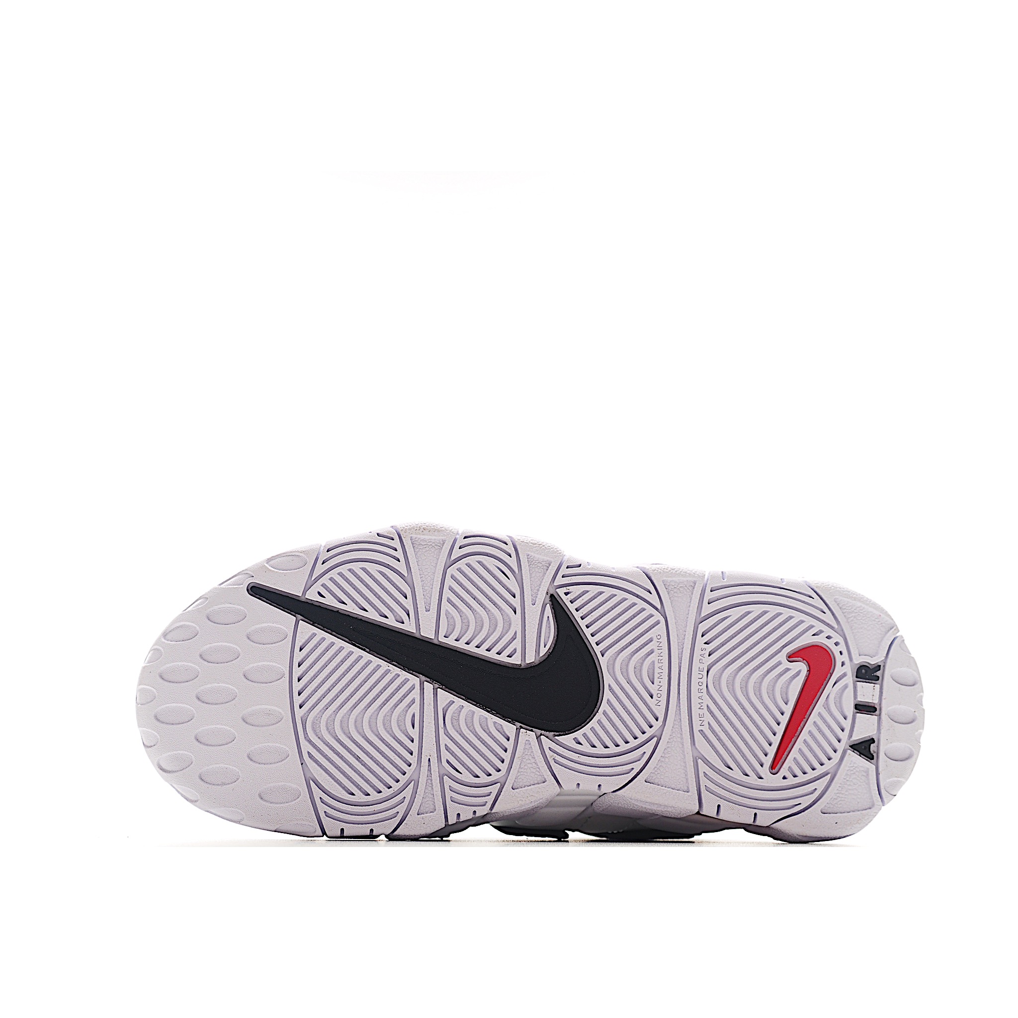 图片[5]-NK 皮蓬 复古篮球松紧带童鞋 1996年，以流行于街头的涂鸦文化为设计灵感，打造出了整体的设计风格夸张而充满魅力，厚实而充满质感的皮质鞋面两侧印刻了一对巨大的字母AIR，独特炫酷的外观惊艳无比。因皮蓬上脚而被广大球迷所熟知，恰逢1996年芝加哥公牛72胜10负的逆天战绩与顺利捧杯，加之皮蓬在赛场上的完美表现，也为其增添了不少的光环，是为球鞋爱好者匠心打造的致敬之作。 尺码：24–27 小童 28-37.5 大童 货号：3100-选品中心