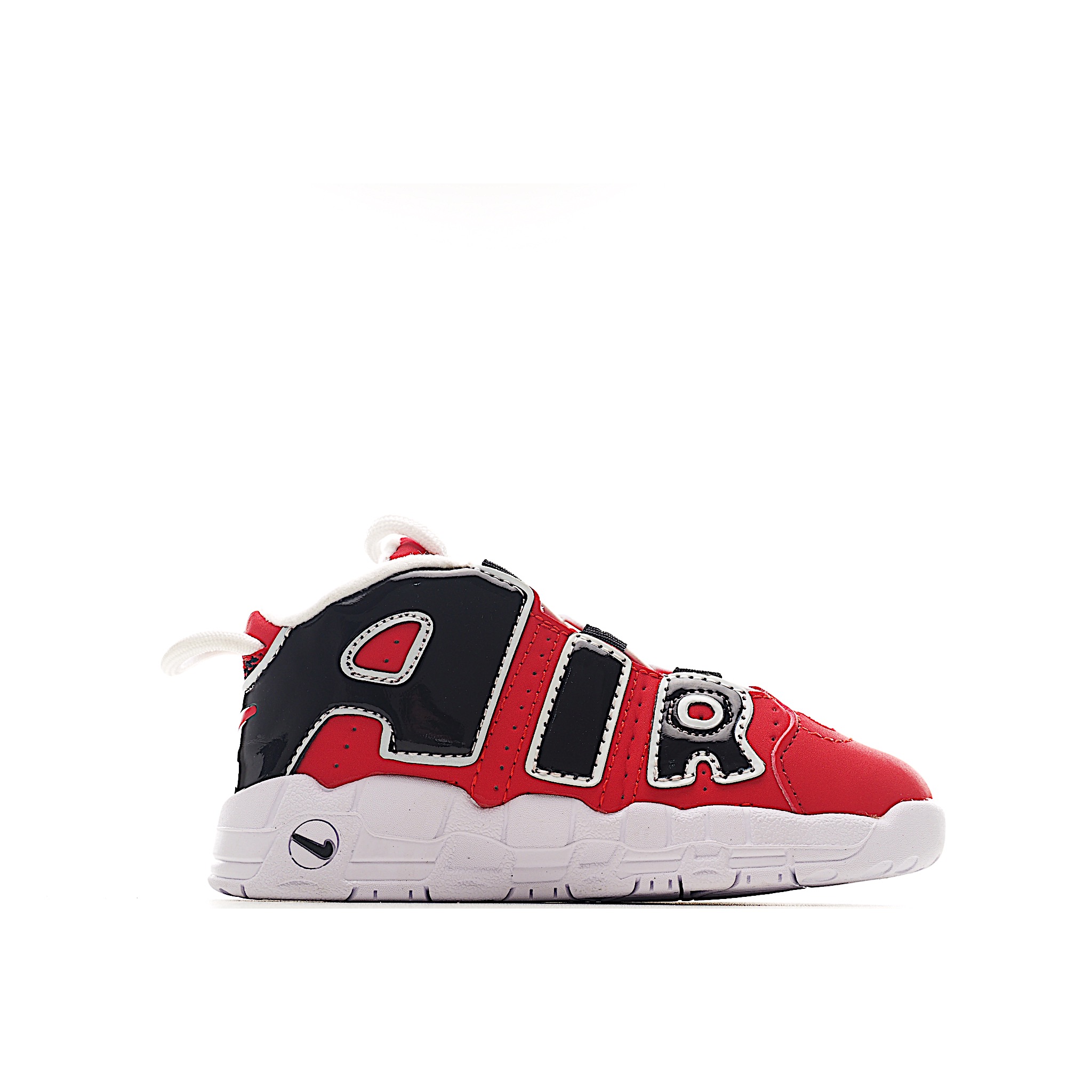 图片[7]-NK 皮蓬 复古篮球松紧带童鞋 1996年，以流行于街头的涂鸦文化为设计灵感，打造出了整体的设计风格夸张而充满魅力，厚实而充满质感的皮质鞋面两侧印刻了一对巨大的字母AIR，独特炫酷的外观惊艳无比。因皮蓬上脚而被广大球迷所熟知，恰逢1996年芝加哥公牛72胜10负的逆天战绩与顺利捧杯，加之皮蓬在赛场上的完美表现，也为其增添了不少的光环，是为球鞋爱好者匠心打造的致敬之作。 尺码：24–27 小童 28-37.5 大童 货号：2600-选品中心