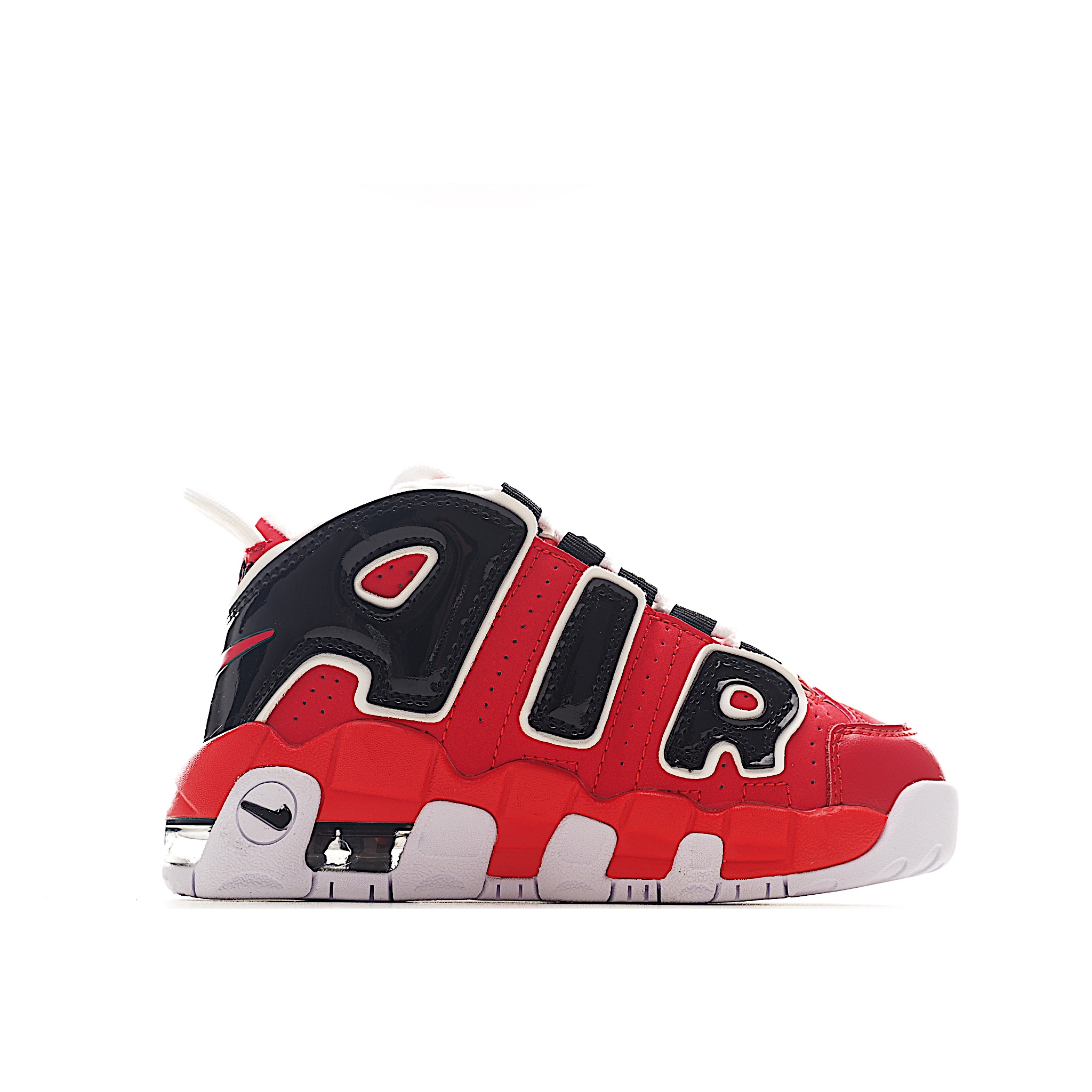 图片[3]-NK 皮蓬 复古篮球松紧带童鞋 1996年，以流行于街头的涂鸦文化为设计灵感，打造出了整体的设计风格夸张而充满魅力，厚实而充满质感的皮质鞋面两侧印刻了一对巨大的字母AIR，独特炫酷的外观惊艳无比。因皮蓬上脚而被广大球迷所熟知，恰逢1996年芝加哥公牛72胜10负的逆天战绩与顺利捧杯，加之皮蓬在赛场上的完美表现，也为其增添了不少的光环，是为球鞋爱好者匠心打造的致敬之作。 尺码：24–27 小童 28-37.5 大童 货号：2600-选品中心