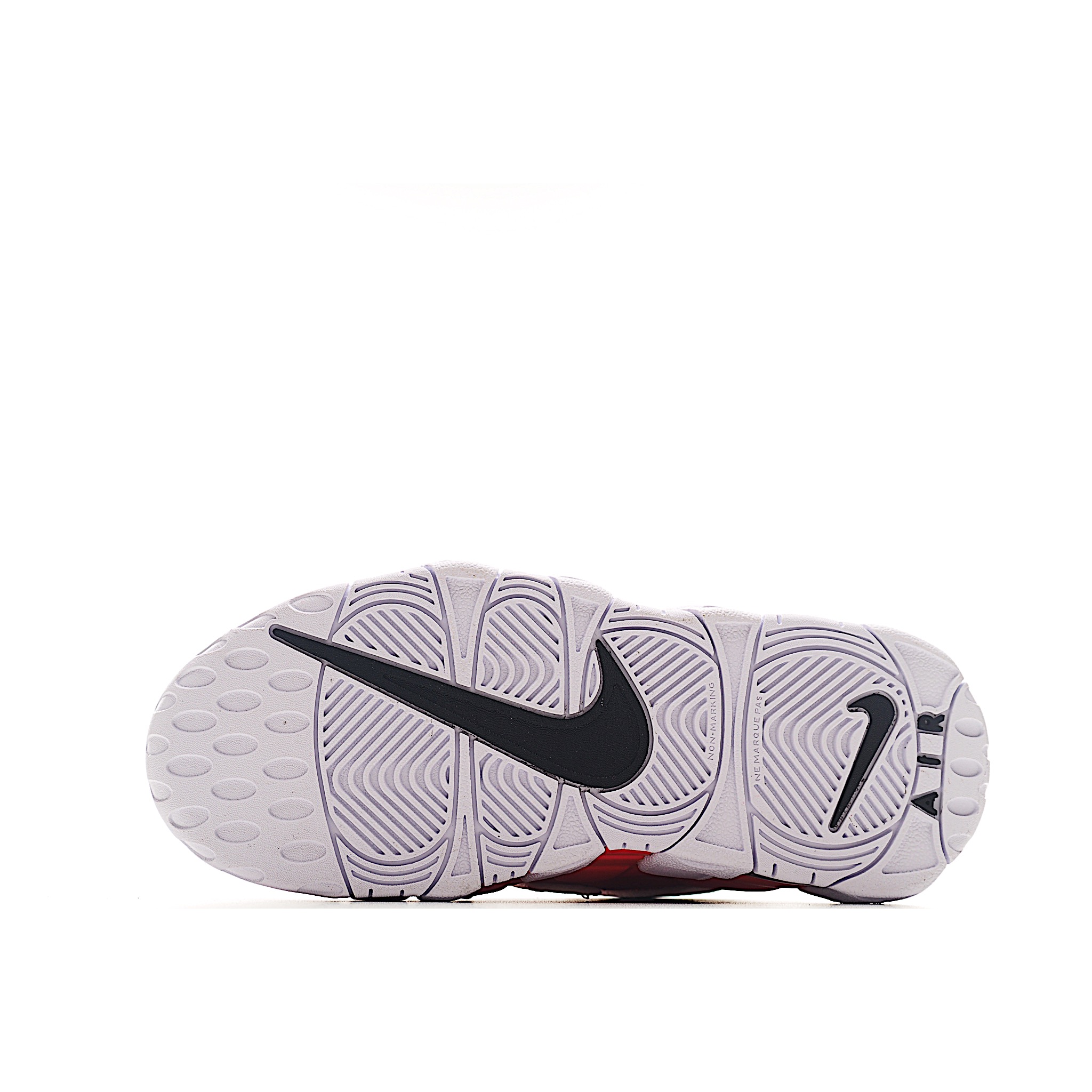 图片[5]-NK 皮蓬 复古篮球松紧带童鞋 1996年，以流行于街头的涂鸦文化为设计灵感，打造出了整体的设计风格夸张而充满魅力，厚实而充满质感的皮质鞋面两侧印刻了一对巨大的字母AIR，独特炫酷的外观惊艳无比。因皮蓬上脚而被广大球迷所熟知，恰逢1996年芝加哥公牛72胜10负的逆天战绩与顺利捧杯，加之皮蓬在赛场上的完美表现，也为其增添了不少的光环，是为球鞋爱好者匠心打造的致敬之作。 尺码：24–27 小童 28-37.5 大童 货号：2600-选品中心