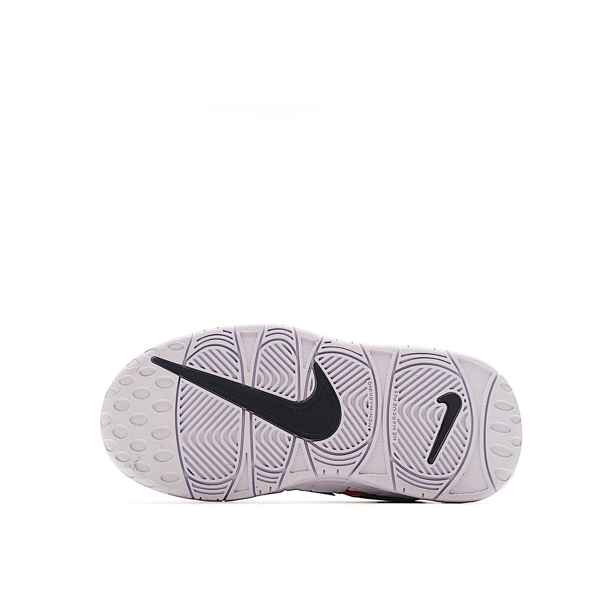 图片[9]-NK 皮蓬 复古篮球松紧带童鞋 1996年，以流行于街头的涂鸦文化为设计灵感，打造出了整体的设计风格夸张而充满魅力，厚实而充满质感的皮质鞋面两侧印刻了一对巨大的字母AIR，独特炫酷的外观惊艳无比。因皮蓬上脚而被广大球迷所熟知，恰逢1996年芝加哥公牛72胜10负的逆天战绩与顺利捧杯，加之皮蓬在赛场上的完美表现，也为其增添了不少的光环，是为球鞋爱好者匠心打造的致敬之作。 尺码：24–27 小童 28-37.5 大童 货号：2600-选品中心