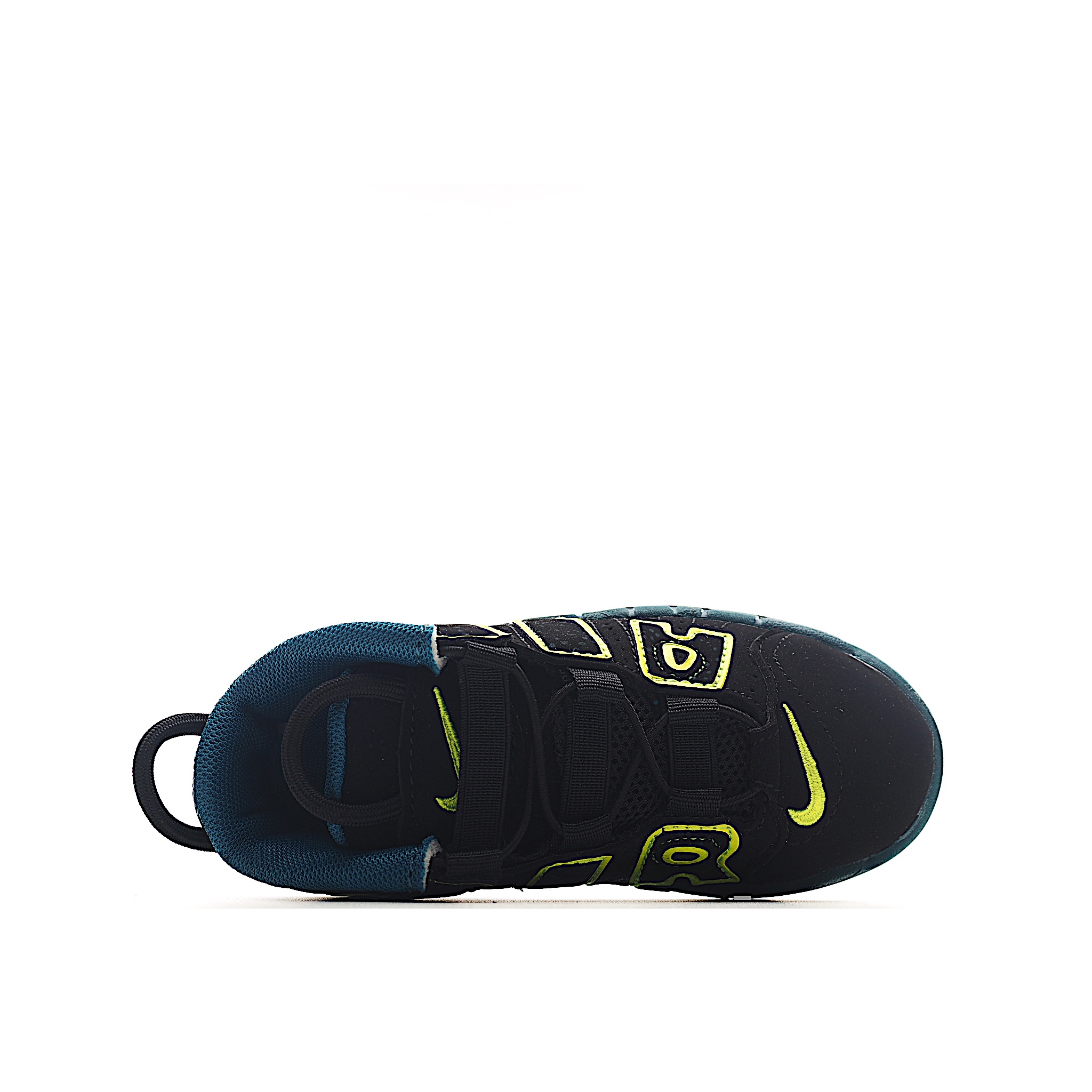 图片[8]-NK 皮蓬 复古篮球松紧带童鞋 1996年，以流行于街头的涂鸦文化为设计灵感，打造出了整体的设计风格夸张而充满魅力，厚实而充满质感的皮质鞋面两侧印刻了一对巨大的字母AIR，独特炫酷的外观惊艳无比。因皮蓬上脚而被广大球迷所熟知，恰逢1996年芝加哥公牛72胜10负的逆天战绩与顺利捧杯，加之皮蓬在赛场上的完美表现，也为其增添了不少的光环，是为球鞋爱好者匠心打造的致敬之作。 尺码：24–27 小童 28-37.5 大童 货号：0001-选品中心