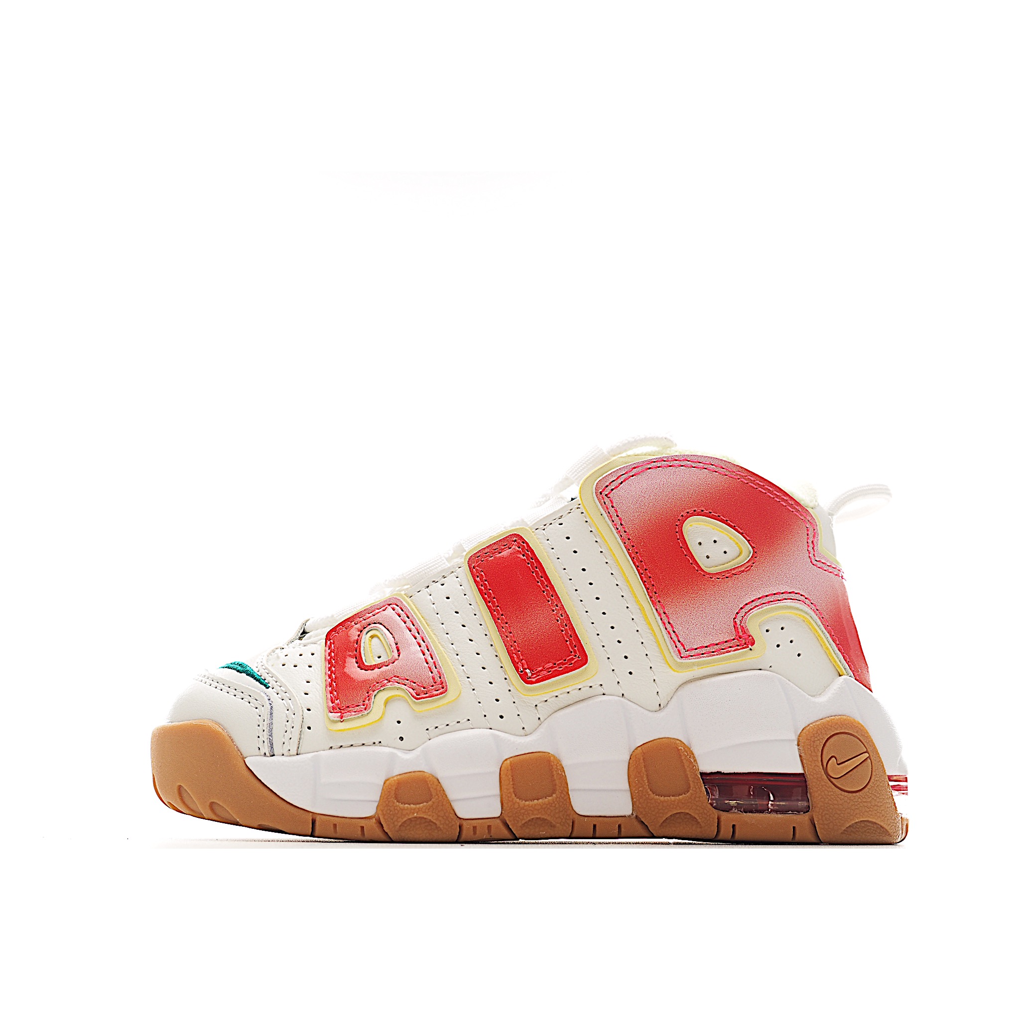 图片[2]-NK 皮蓬 复古篮球松紧带童鞋 1996年，以流行于街头的涂鸦文化为设计灵感，打造出了整体的设计风格夸张而充满魅力，厚实而充满质感的皮质鞋面两侧印刻了一对巨大的字母AIR，独特炫酷的外观惊艳无比。因皮蓬上脚而被广大球迷所熟知，恰逢1996年芝加哥公牛72胜10负的逆天战绩与顺利捧杯，加之皮蓬在赛场上的完美表现，也为其增添了不少的光环，是为球鞋爱好者匠心打造的致敬之作。 尺码：24–27 小童 28-37.5 大童 货号：4100-选品中心