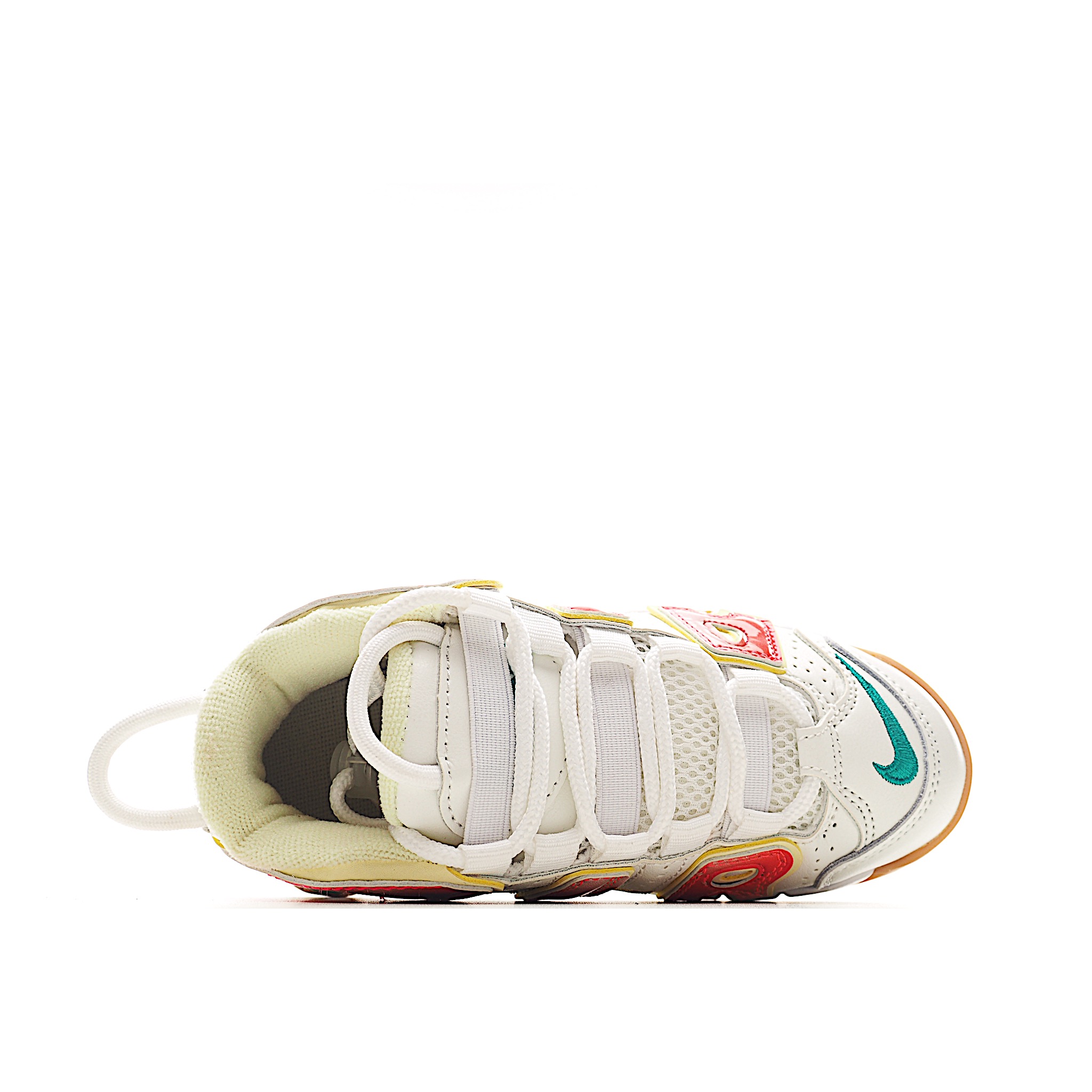 图片[4]-NK 皮蓬 复古篮球松紧带童鞋 1996年，以流行于街头的涂鸦文化为设计灵感，打造出了整体的设计风格夸张而充满魅力，厚实而充满质感的皮质鞋面两侧印刻了一对巨大的字母AIR，独特炫酷的外观惊艳无比。因皮蓬上脚而被广大球迷所熟知，恰逢1996年芝加哥公牛72胜10负的逆天战绩与顺利捧杯，加之皮蓬在赛场上的完美表现，也为其增添了不少的光环，是为球鞋爱好者匠心打造的致敬之作。 尺码：24–27 小童 28-37.5 大童 货号：4100-选品中心