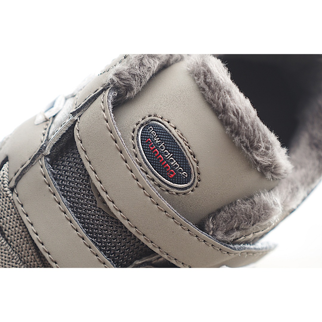 图片[6]-NB 2002 加绒松紧带魔术贴童鞋 以千禧年代跑鞋为设计灵感，专为活泼好动的孩子打造。 鞋底结合ABZORB中底与N-ergy外底，缓震同时吸收冲击力。 简约皮革鞋面抗磨耐穿，魔鬼毡束带方便孩子快速调整松紧。加绒內里在冬季为儿童双脚提供温暧保障。 尺码：26-37 货号：RA-选品中心