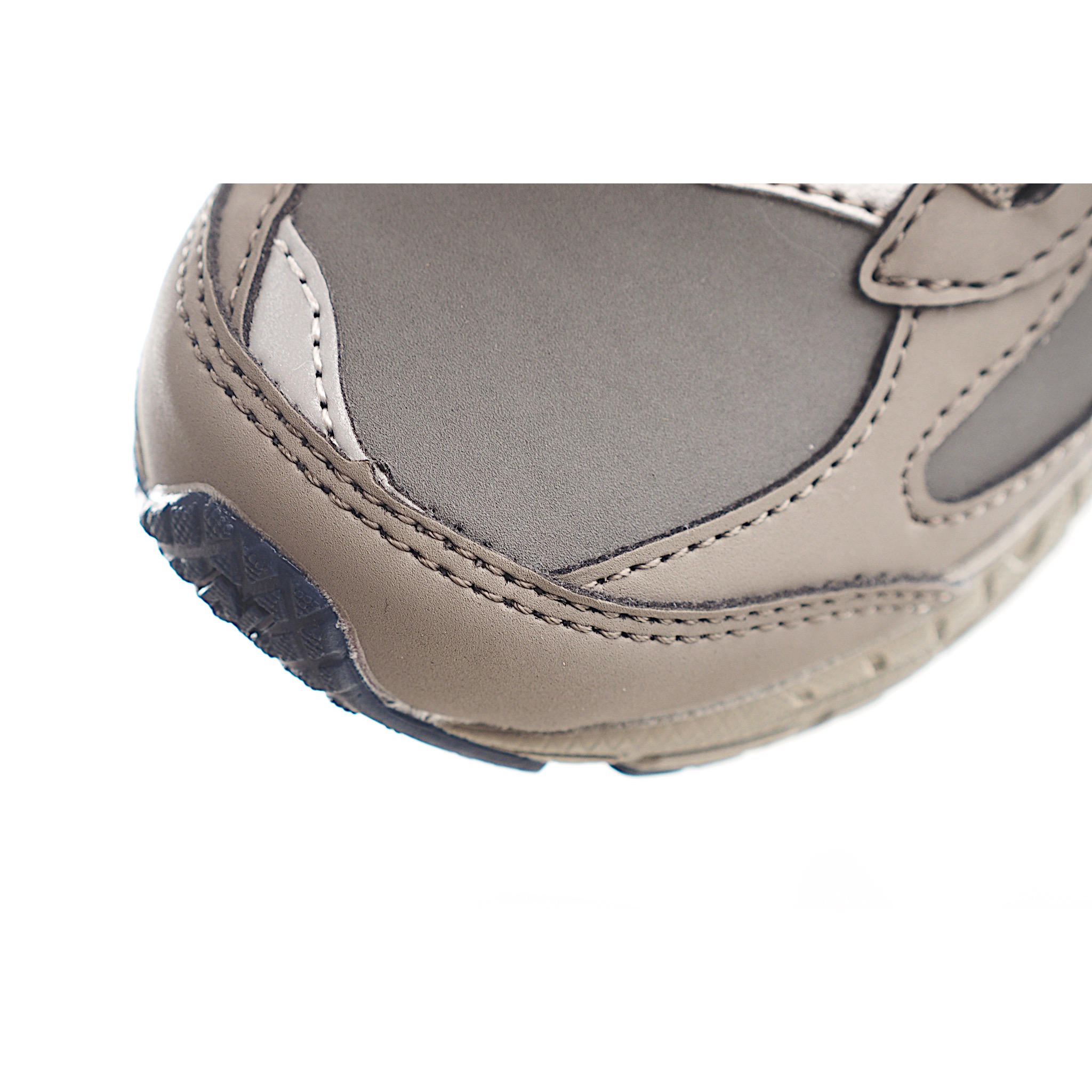 图片[8]-NB 2002 加绒松紧带魔术贴童鞋 以千禧年代跑鞋为设计灵感，专为活泼好动的孩子打造。 鞋底结合ABZORB中底与N-ergy外底，缓震同时吸收冲击力。 简约皮革鞋面抗磨耐穿，魔鬼毡束带方便孩子快速调整松紧。加绒內里在冬季为儿童双脚提供温暧保障。 尺码：26-37 货号：RA-选品中心