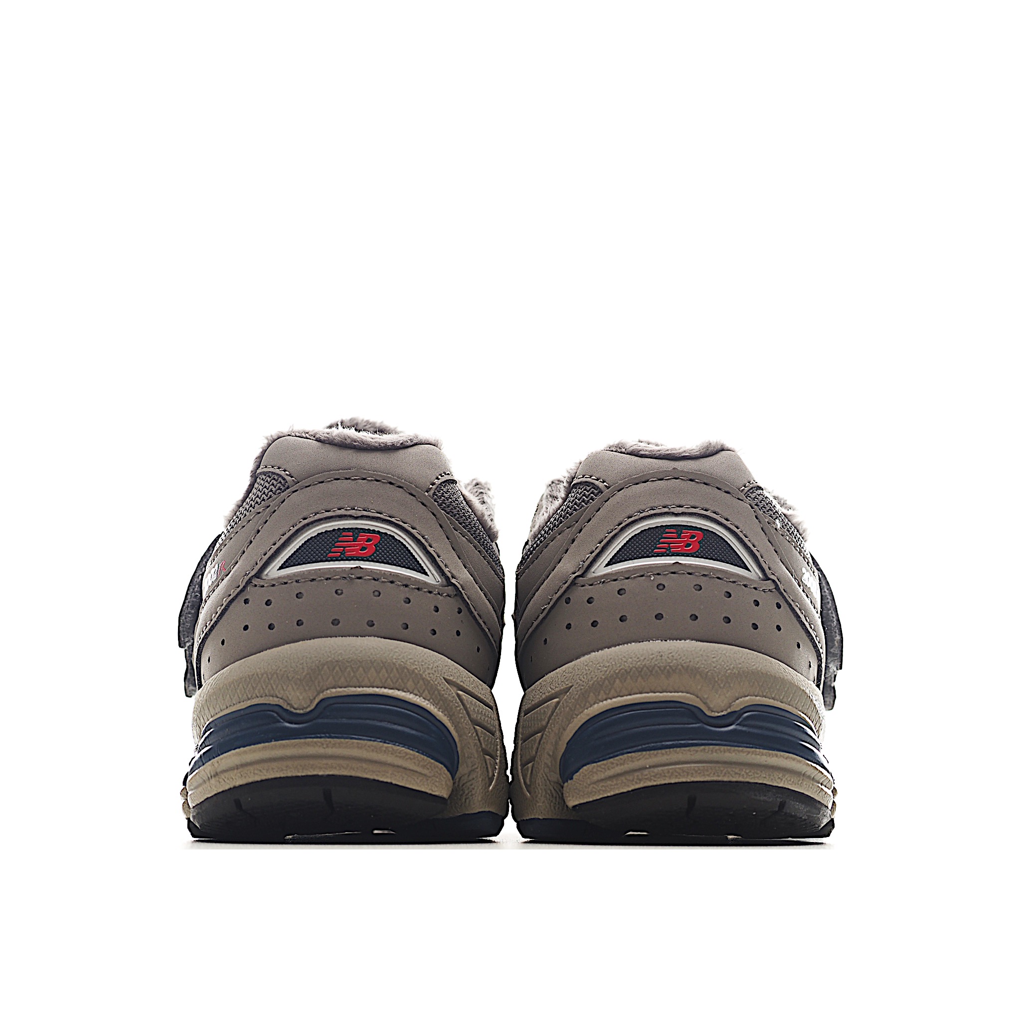 图片[5]-NB 2002 加绒松紧带魔术贴童鞋 以千禧年代跑鞋为设计灵感，专为活泼好动的孩子打造。 鞋底结合ABZORB中底与N-ergy外底，缓震同时吸收冲击力。 简约皮革鞋面抗磨耐穿，魔鬼毡束带方便孩子快速调整松紧。加绒內里在冬季为儿童双脚提供温暧保障。 尺码：26-37 货号：RA-选品中心