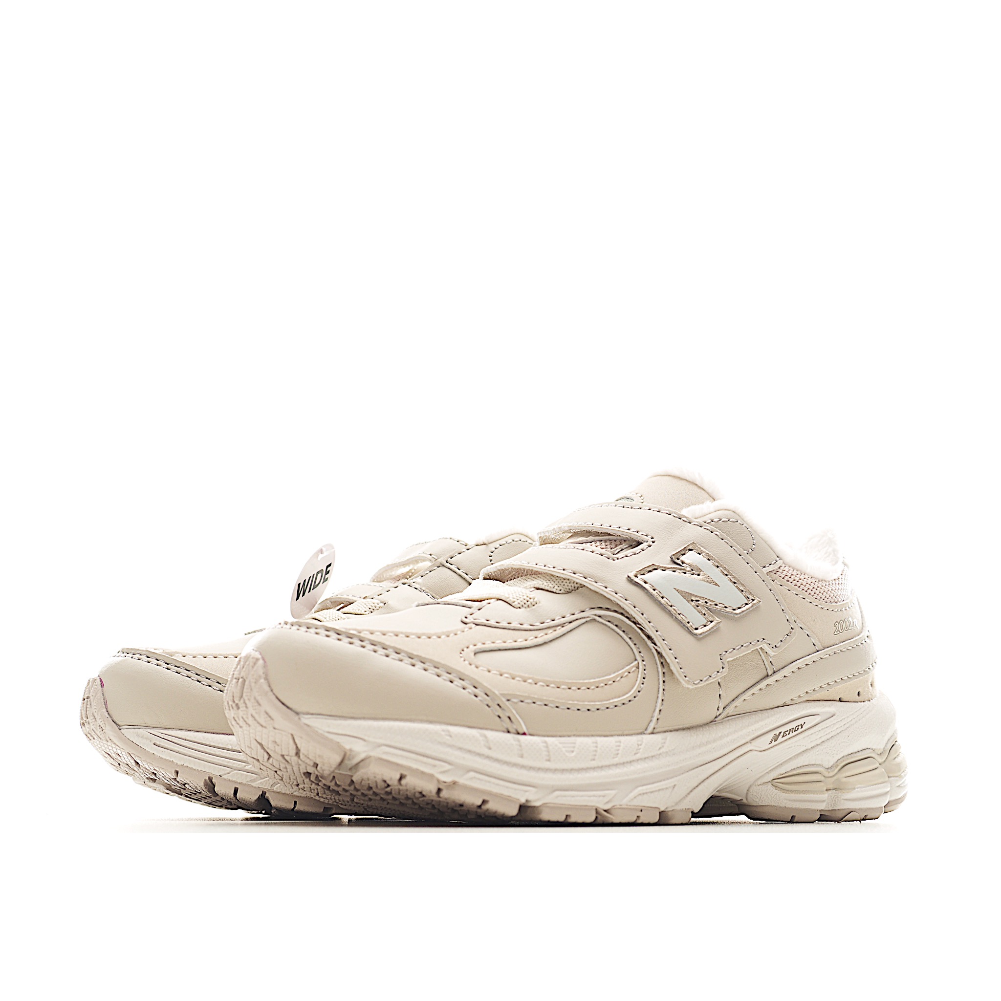 图片[3]-NB 2002 加绒松紧带魔术贴童鞋 以千禧年代跑鞋为设计灵感，专为活泼好动的孩子打造。 鞋底结合ABZORB中底与N-ergy外底，缓震同时吸收冲击力。 简约皮革鞋面抗磨耐穿，魔鬼毡束带方便孩子快速调整松紧。加绒內里在冬季为儿童双脚提供温暧保障。 尺码：26-37 货号：TM-选品中心