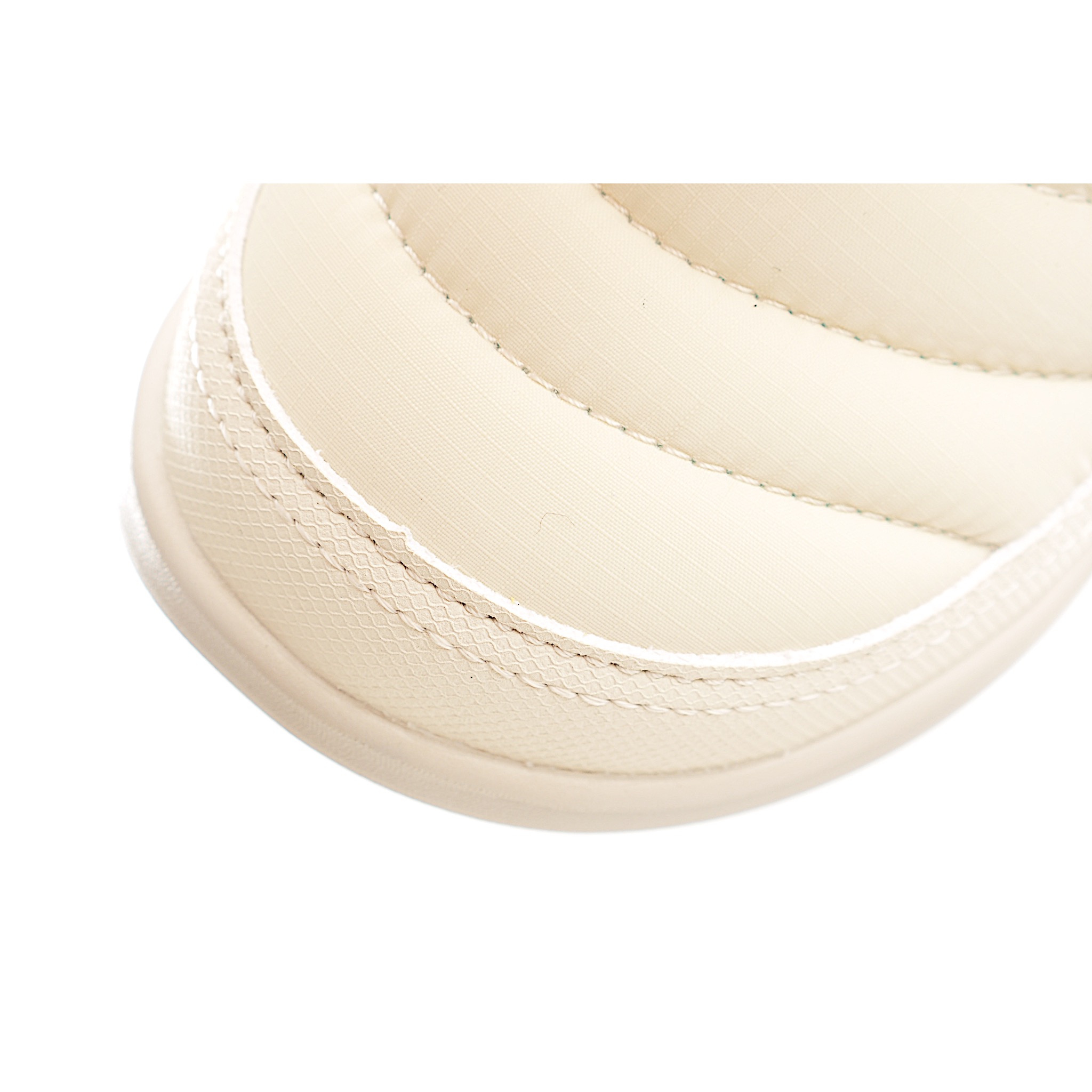 图片[7]-NB 大篷车 雪地童靴 专为儿童设计的舒适童鞋！柔软鞋面搭配魔鬼毡设计，轻松穿脱，方便好动的宝贝。鞋内拉绒材质提供温暖舒适的贴合度，避震中底提供绝佳缓冲，让宝贝探索世界更舒适自在。经典黑色百搭时尚，是您宝贝成长路上的最佳伙伴！ 货号：T1 尺码：24-39-选品中心