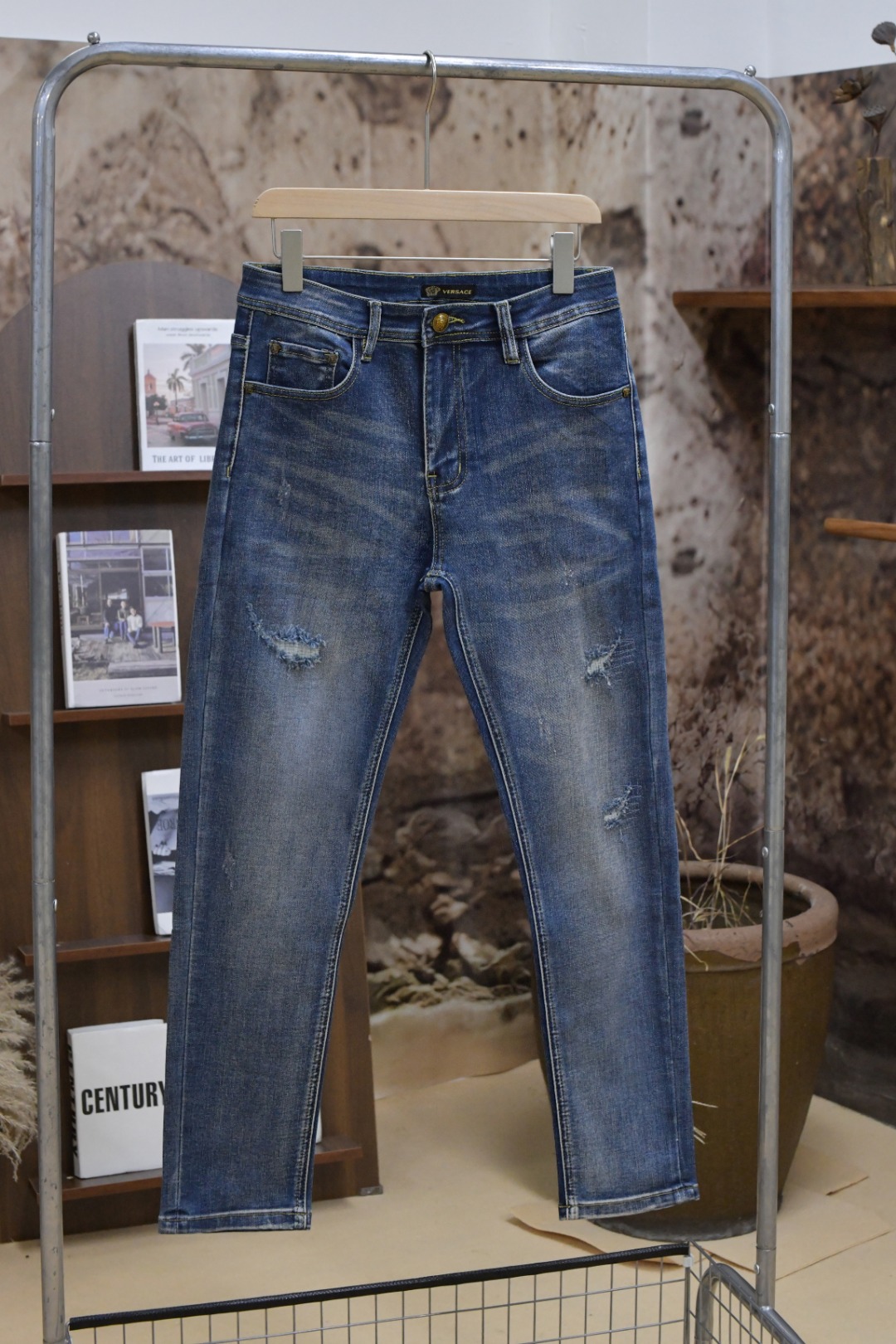 Versace Vancez 2024ss Fantascheux Jeans: Modern Innovation in Classic Style - 图片 2