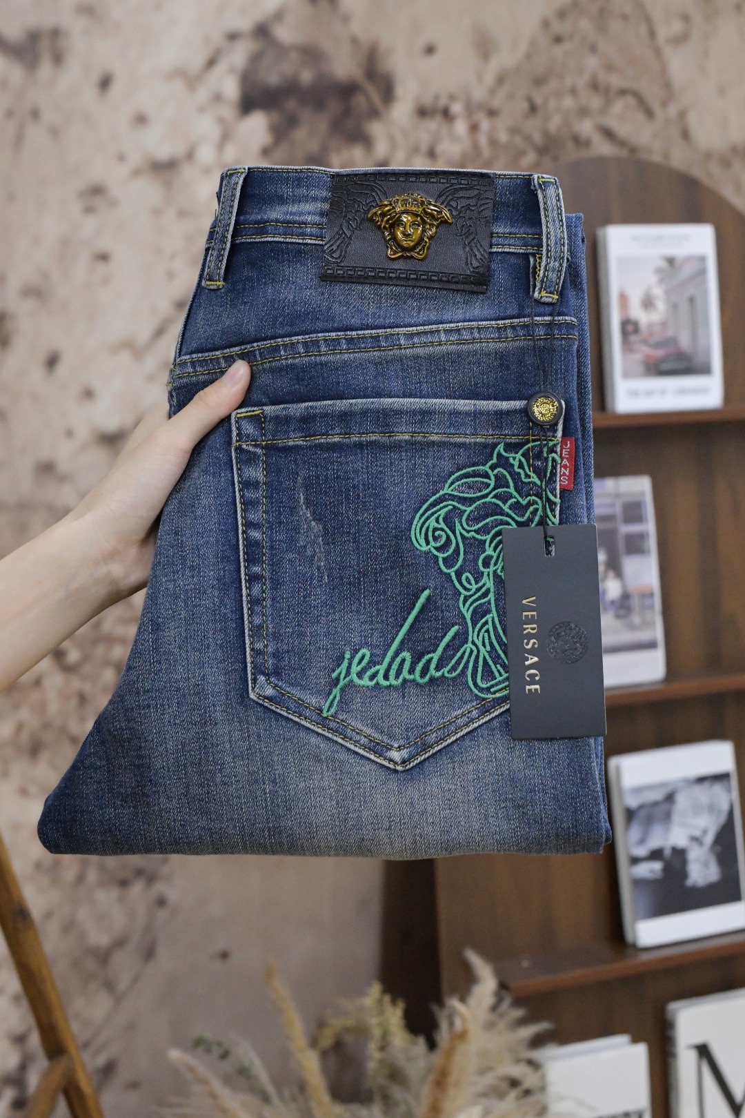 Versace Vancez 2024ss Fantascheux Jeans: Modern Innovation in Classic Style - 图片 3