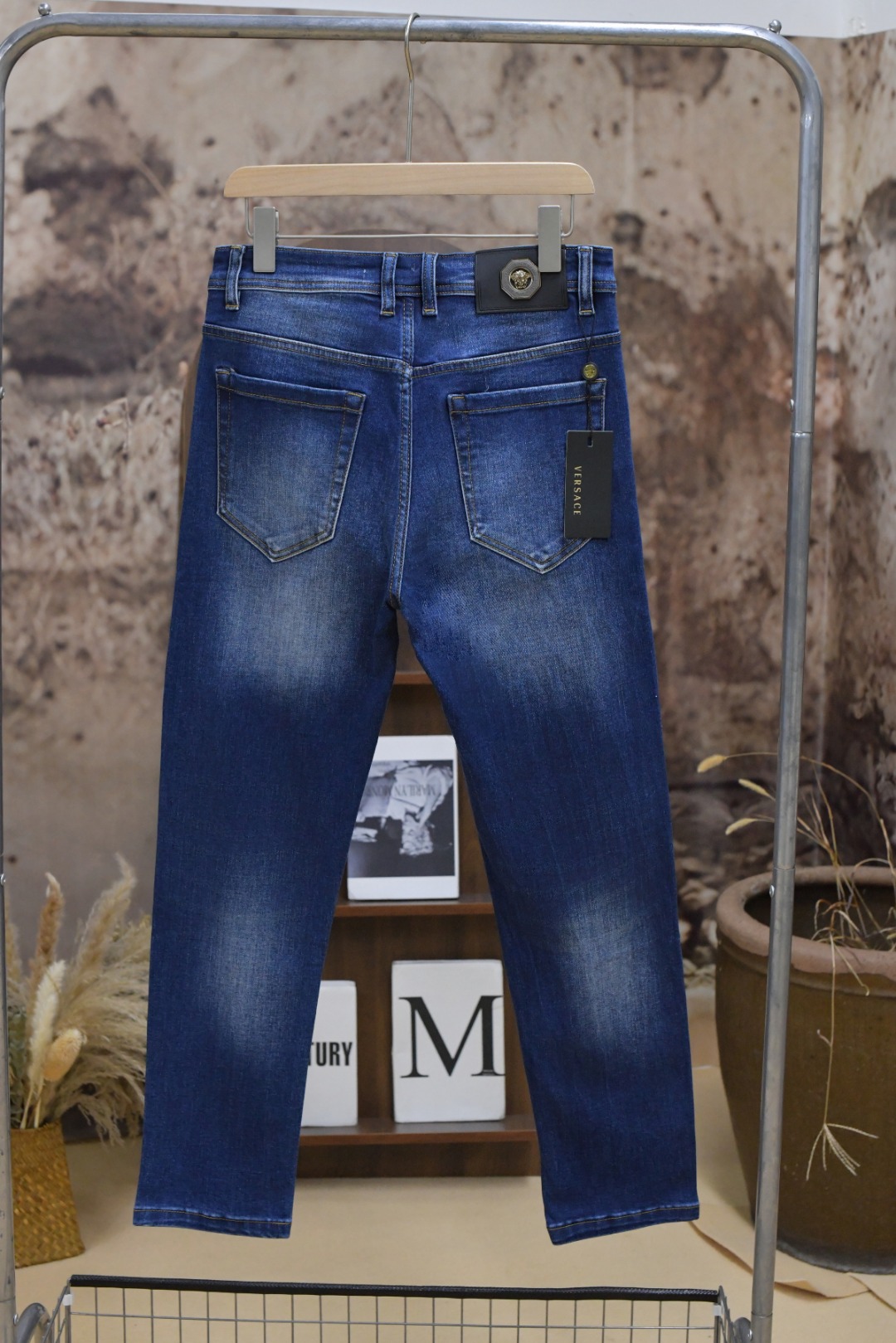 Versace Vancez 2024ss Men’s Metal Button Jeans: Modern Innovation in Classic Style - 图片 1