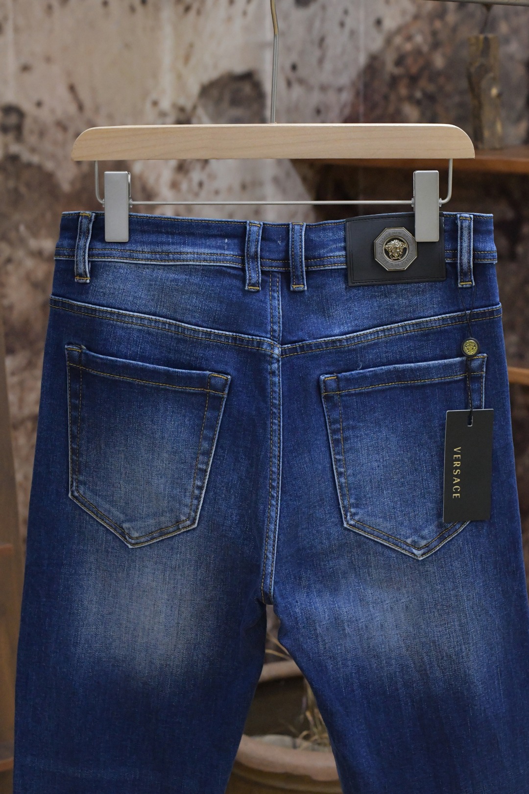 Versace Vancez 2024ss Men’s Metal Button Jeans: Modern Innovation in Classic Style - 图片 7