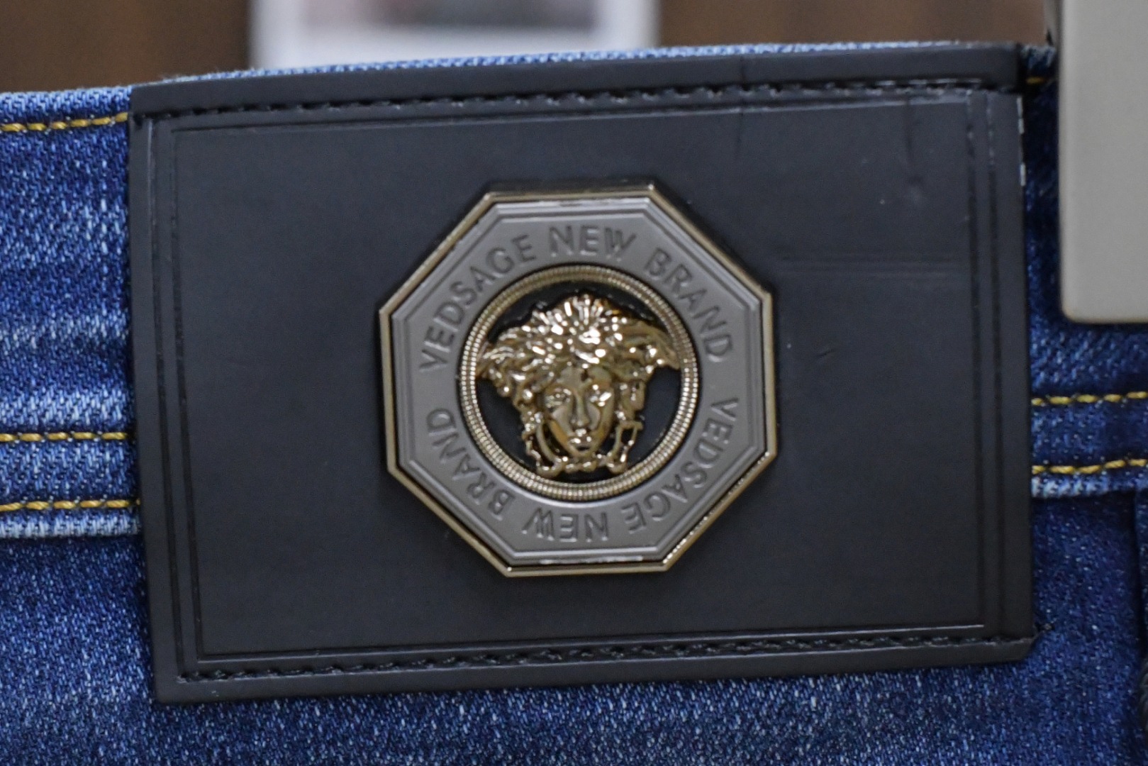 Versace Vancez 2024ss Men’s Metal Button Jeans: Modern Innovation in Classic Style - 图片 8