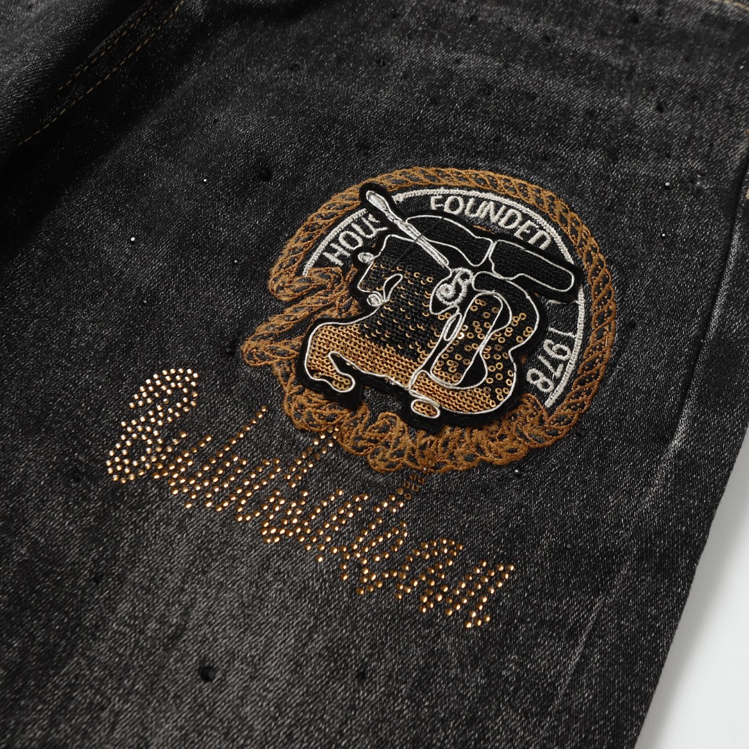 High-Tech Embroidered BURBERRY Jeans: Autumn 2024 Collection Highlights - 图片 5