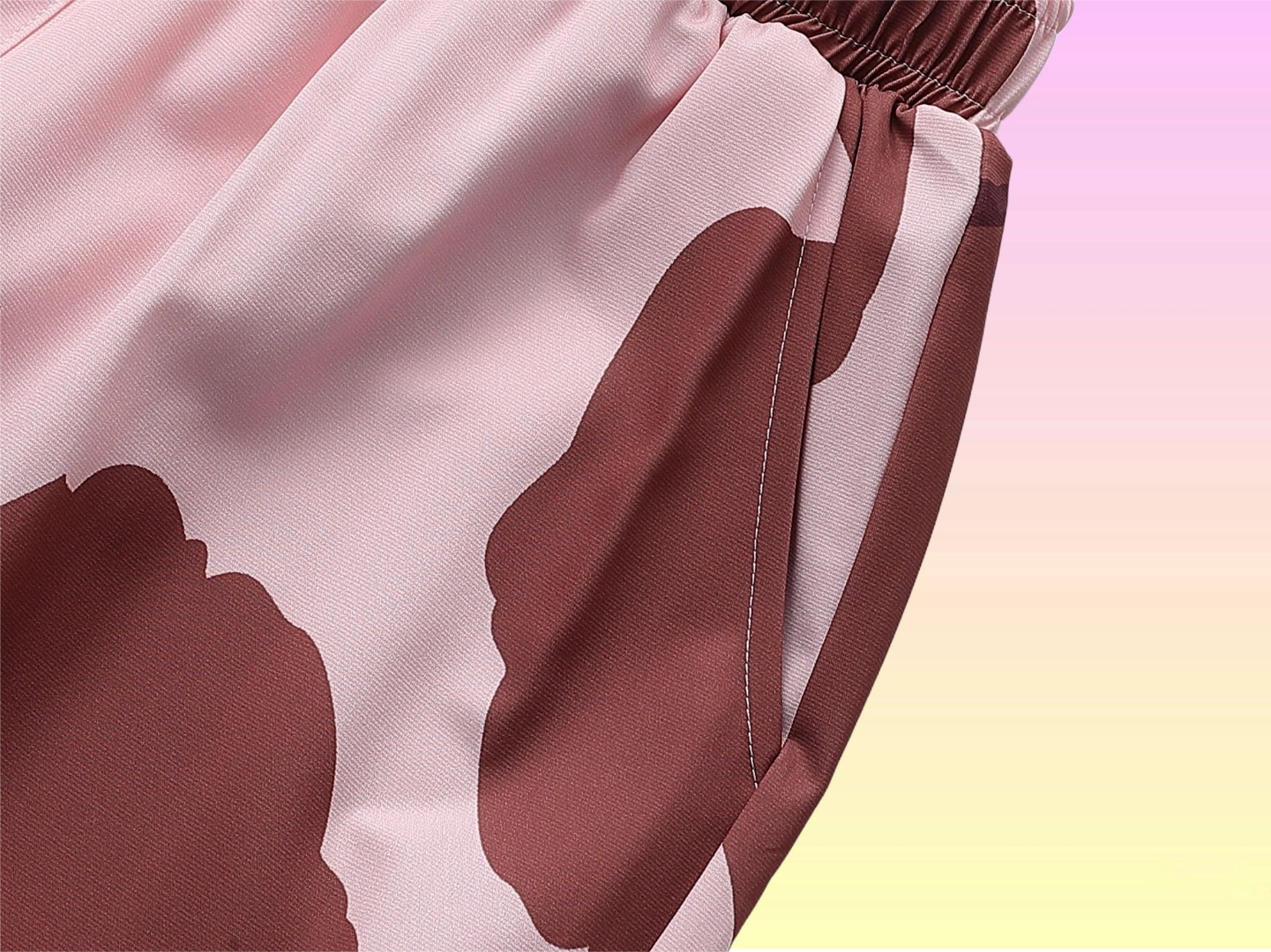 Valentino Shorts in Picture Color, Unisex Sizing with Custom Supplements - 图片 5