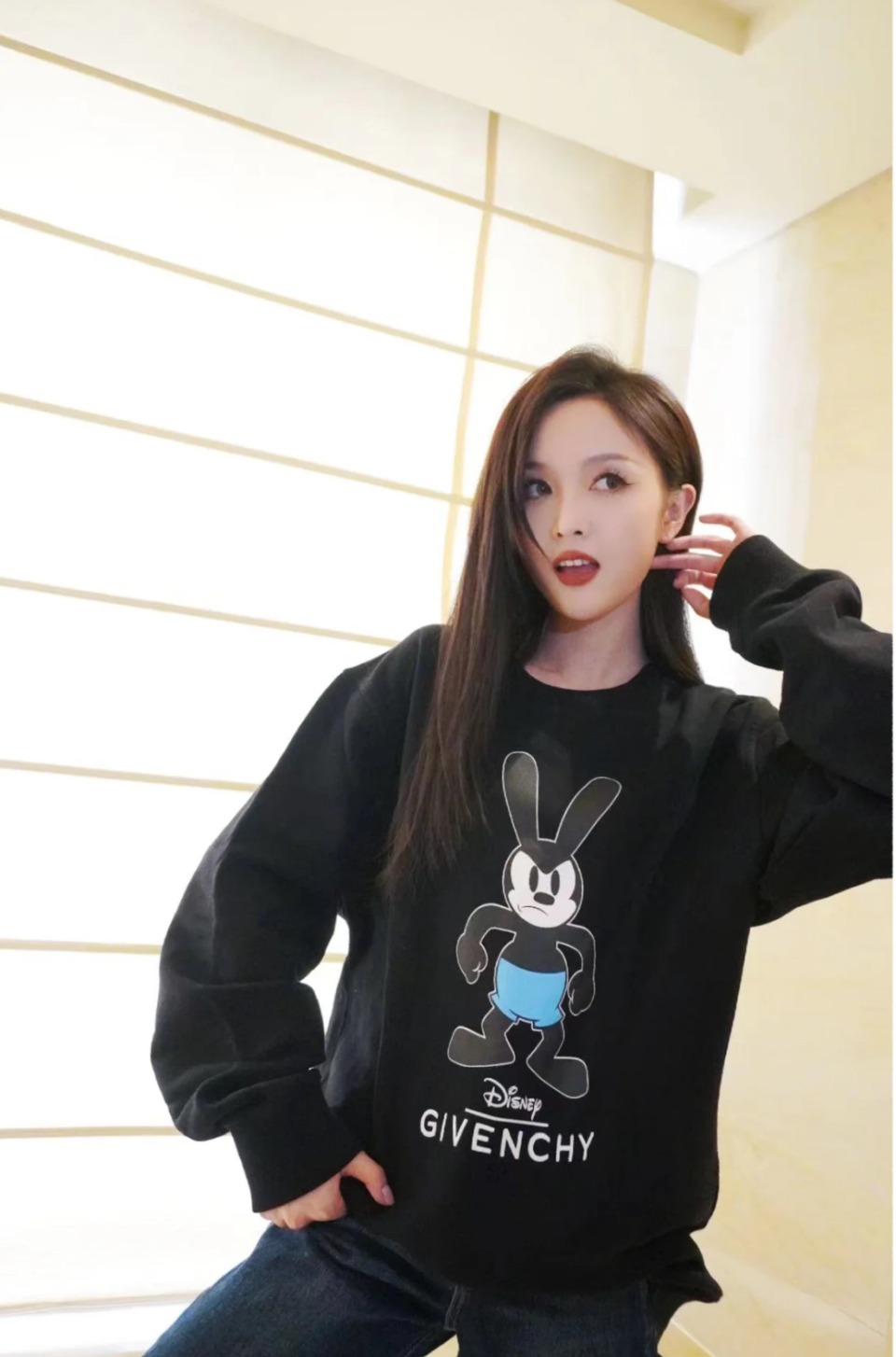 Upper body collection picture GivenchyGivenchy 23Fw Angry Mickey Printed Crewn