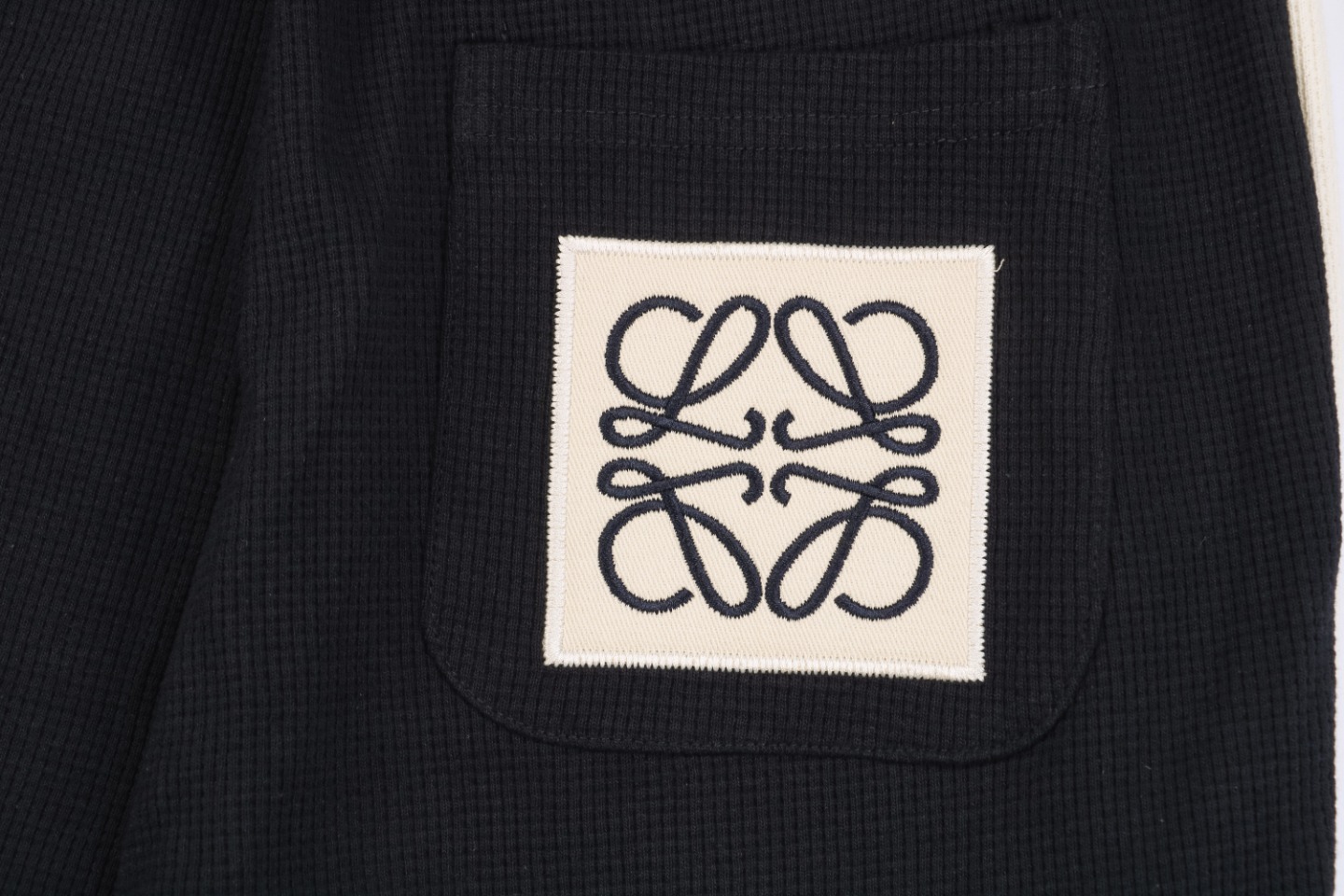 Loewe/罗意威 24ss 白边拼色华夫格花标刺绣短裤