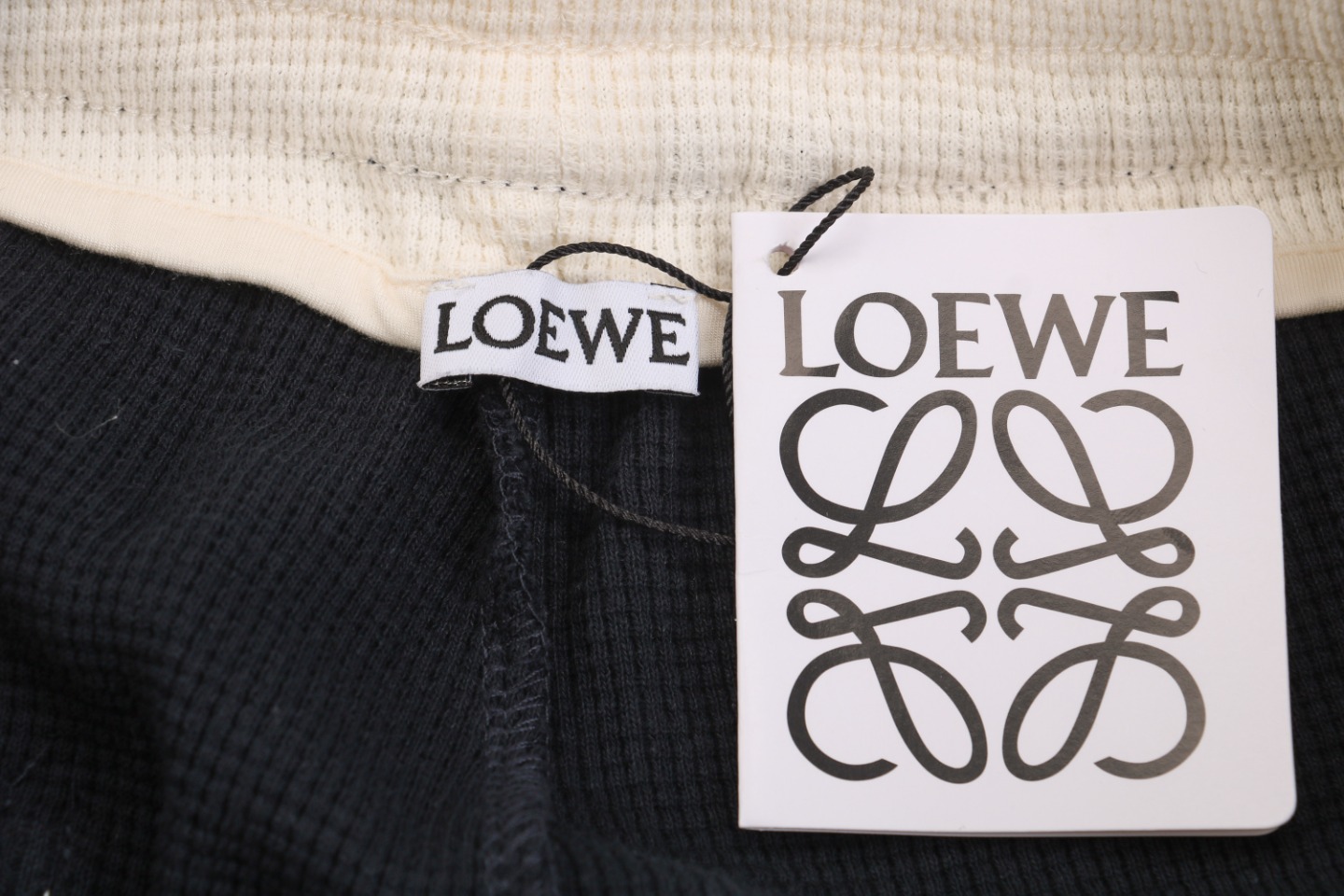 Loewe/罗意威 24ss 白边拼色华夫格花标刺绣短裤