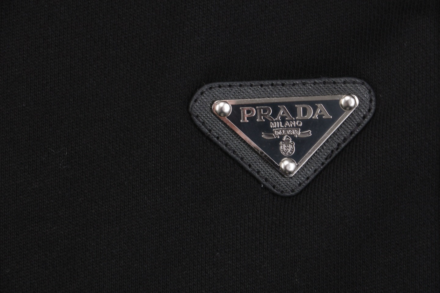 Prada/普拉达 24ss 三角标拼接后口袋短裤-Chinese UA Cheap High Quatity Brand Clothes Bags handbags Sneakers wholesale wholesaler seller from China Factory suppliers Fashion Clothing Shoes best Quality Beautiful Price Prada/普拉达 24ss 三角标拼接后口袋短裤