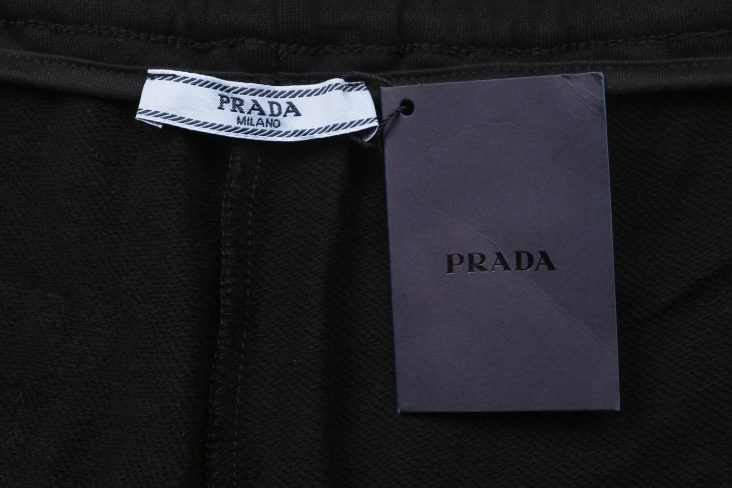 Prada/普拉达 24ss 三角标拼接后口袋短裤-Chinese UA Cheap High Quatity Brand Clothes Bags handbags Sneakers wholesale wholesaler seller from China Factory suppliers Fashion Clothing Shoes best Quality Beautiful Price Prada/普拉达 24ss 三角标拼接后口袋短裤