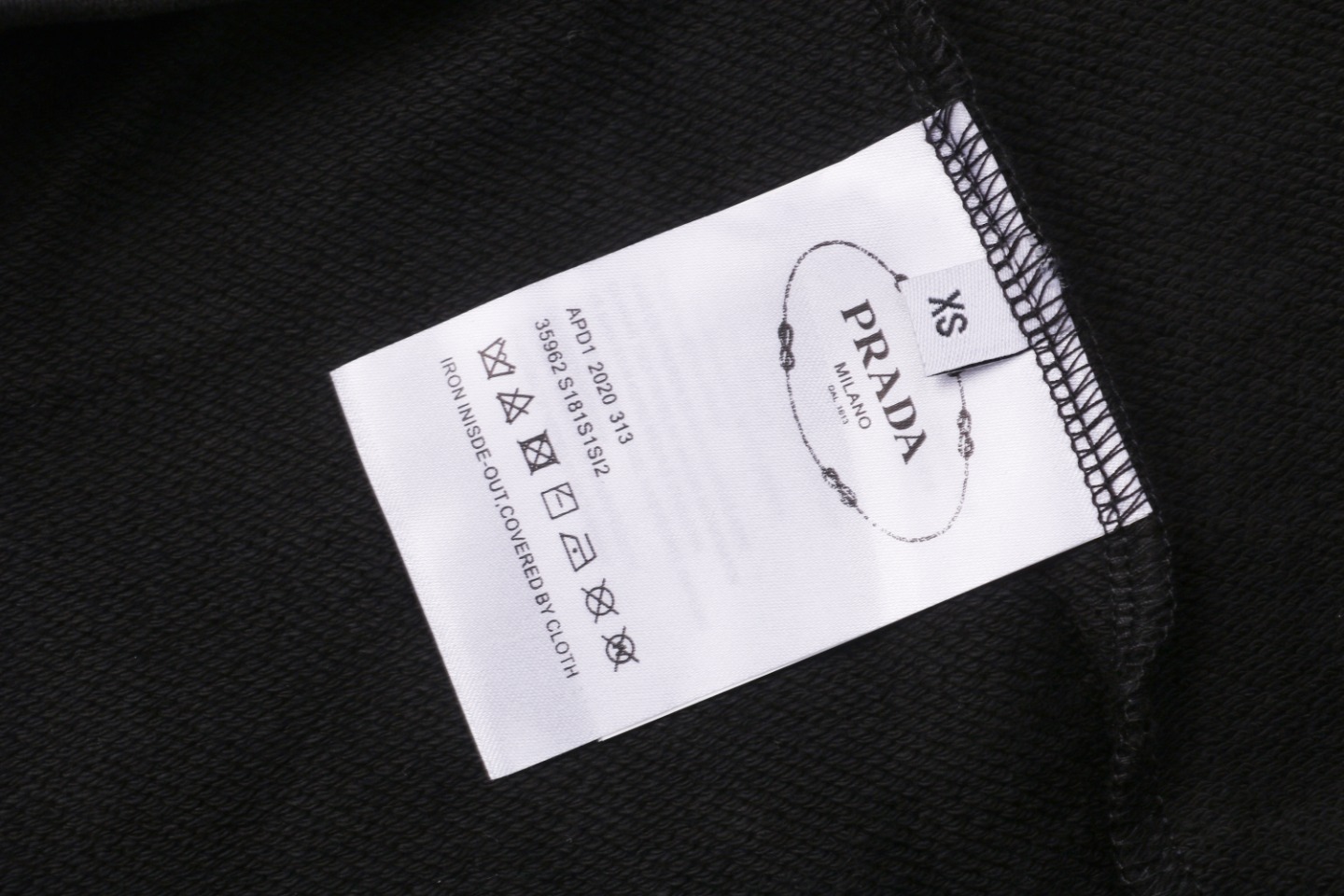 Prada/普拉达 24ss 三角标拼接后口袋短裤-Chinese UA Cheap High Quatity Brand Clothes Bags handbags Sneakers wholesale wholesaler seller from China Factory suppliers Fashion Clothing Shoes best Quality Beautiful Price Prada/普拉达 24ss 三角标拼接后口袋短裤