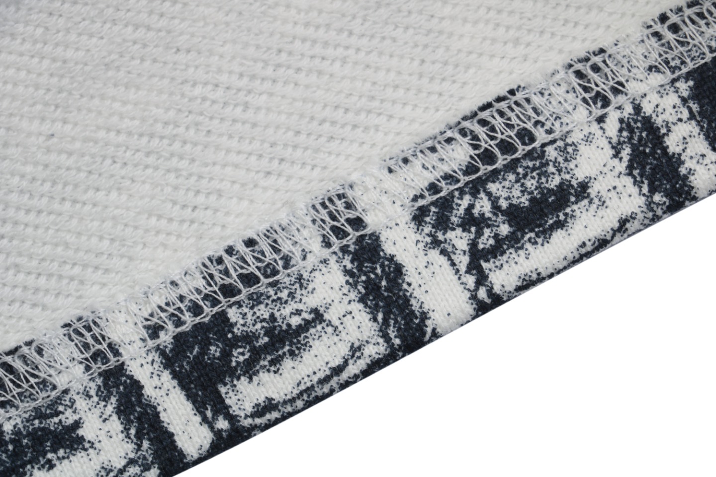 Fendi/芬迪 24ss 满幅黑白FF印花短裤-Chinese UA Cheap High Quatity Brand Clothes Bags handbags Sneakers wholesale wholesaler seller from China Factory suppliers Fashion Clothing Shoes best Quality Beautiful Price Fendi/芬迪 24ss 满幅黑白FF印花短裤