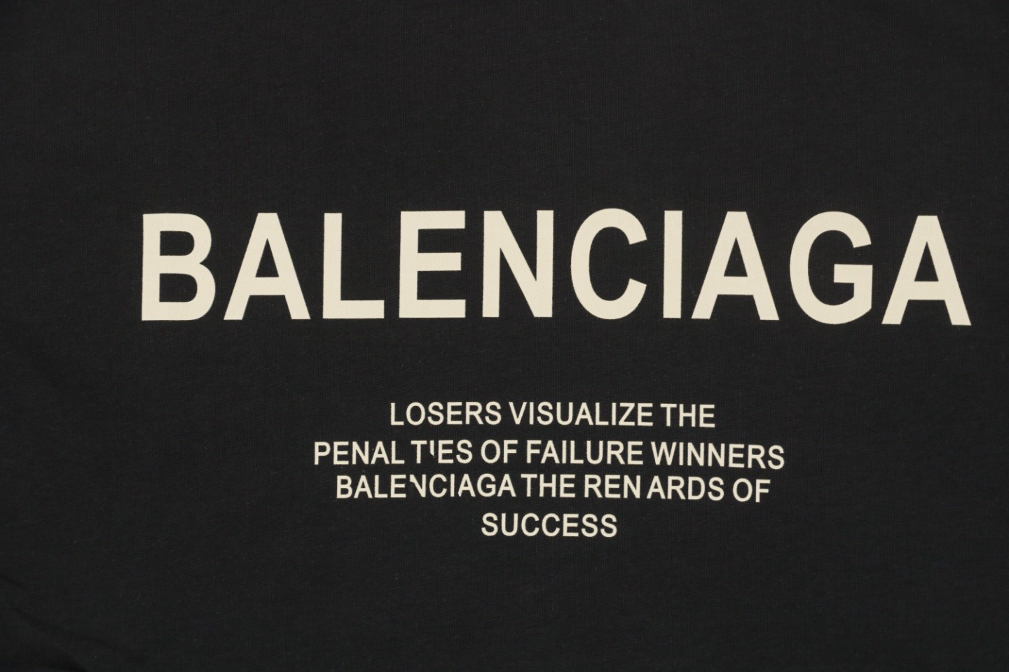 Balenciaga/巴黎世家 24ss 金色字母标语印花短袖