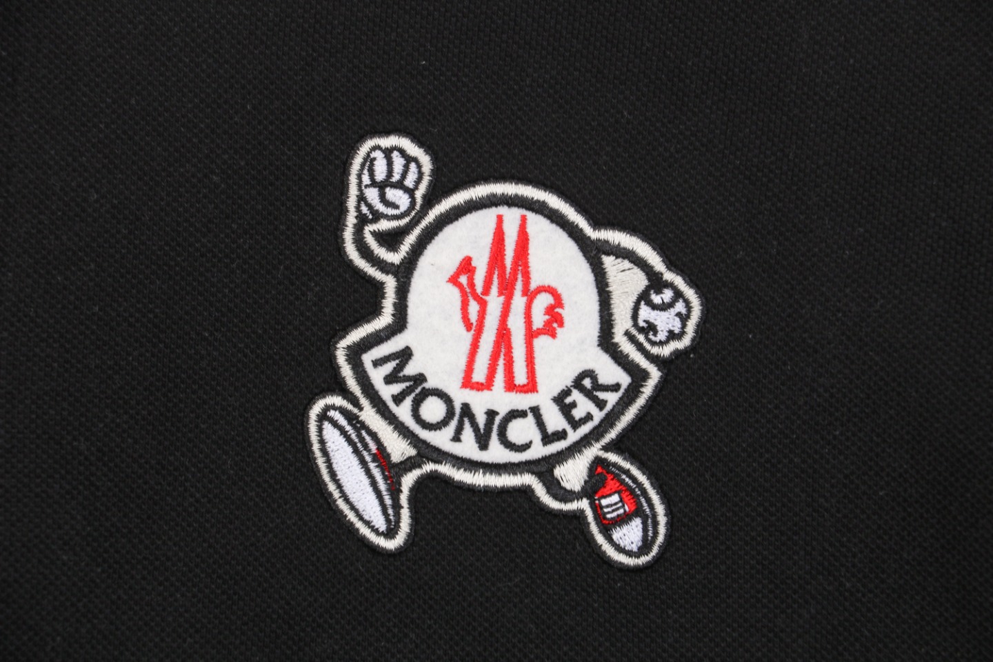 Moncler/蒙口 24ss 奔跑小人刺绣短袖