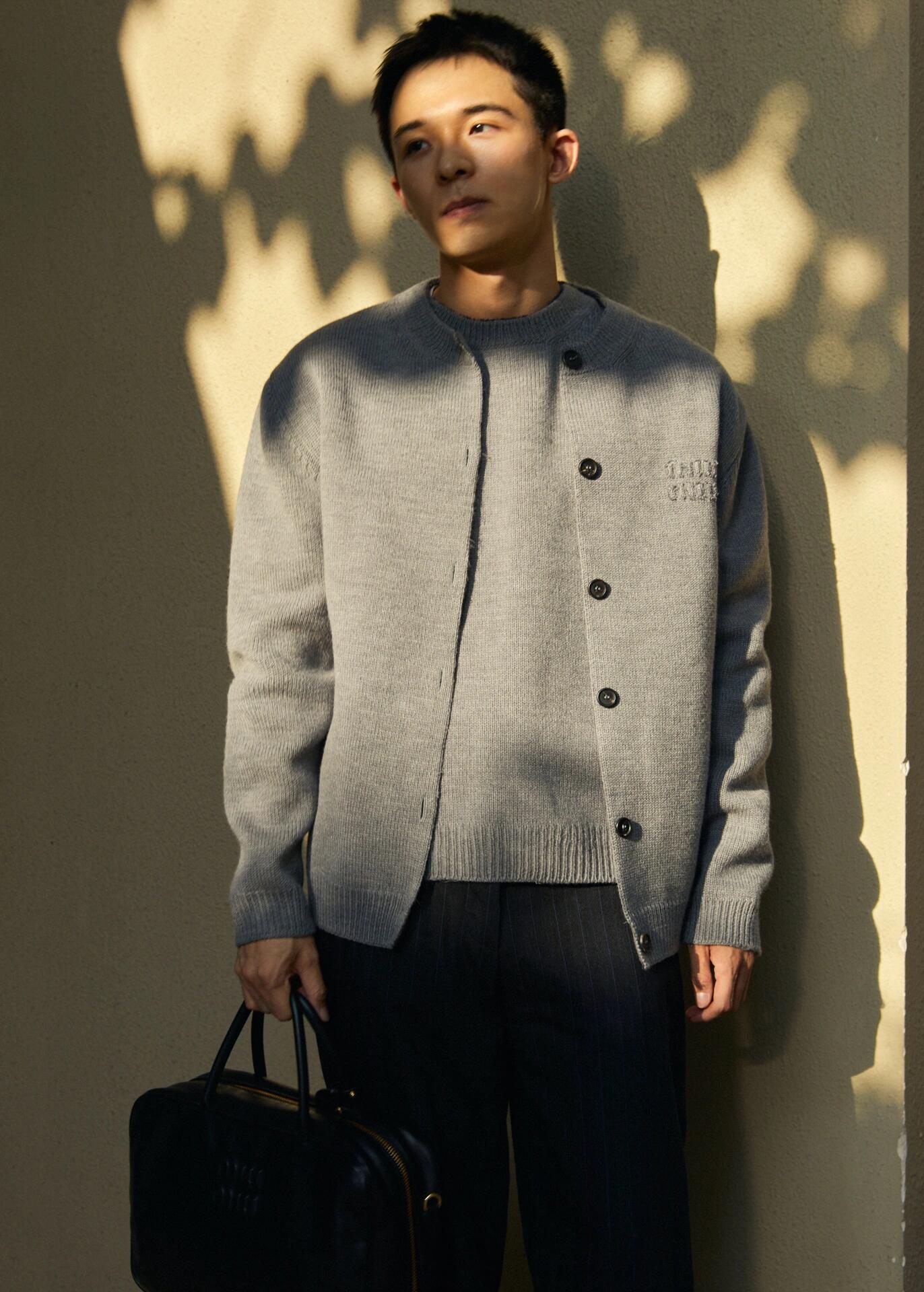 Upper body collection picture Miu Miu 24Fw Miu letter low saturation gray jacke