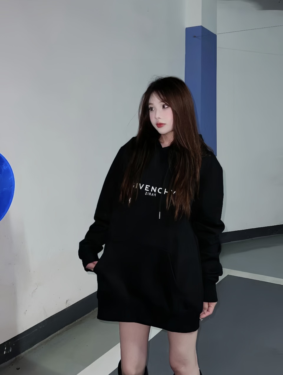 Upper body collection picture GivenchyGivenchy 24Fw small logo mirror printed
