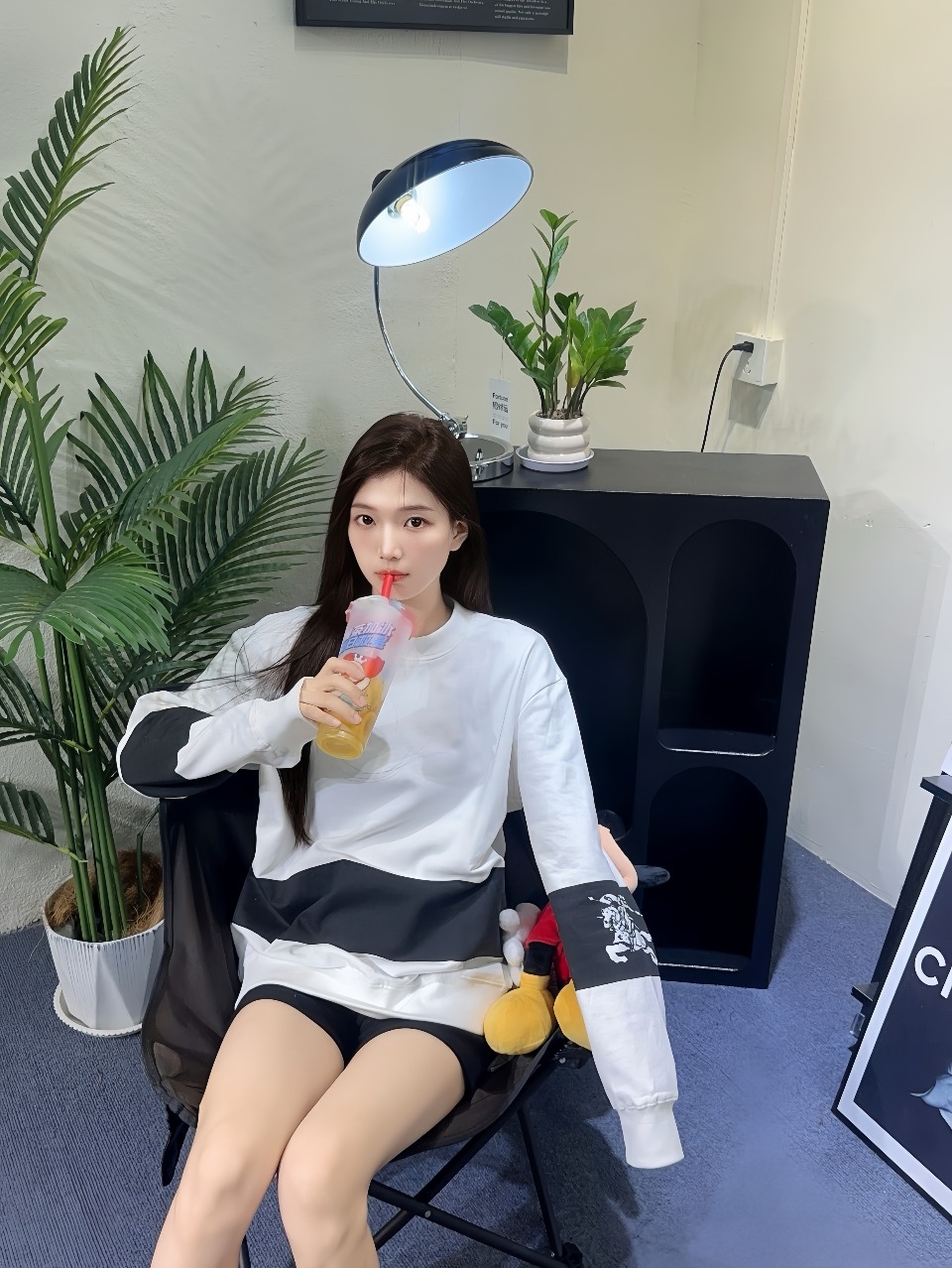 Burberry Classic Stripe Logo Crewneck Sweatshirt Relaxed Fit Unisex