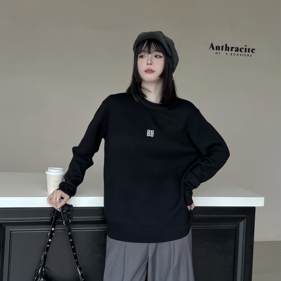 GivenchyGivenchy 24Fw chest small 4G embroidered round neck sweater