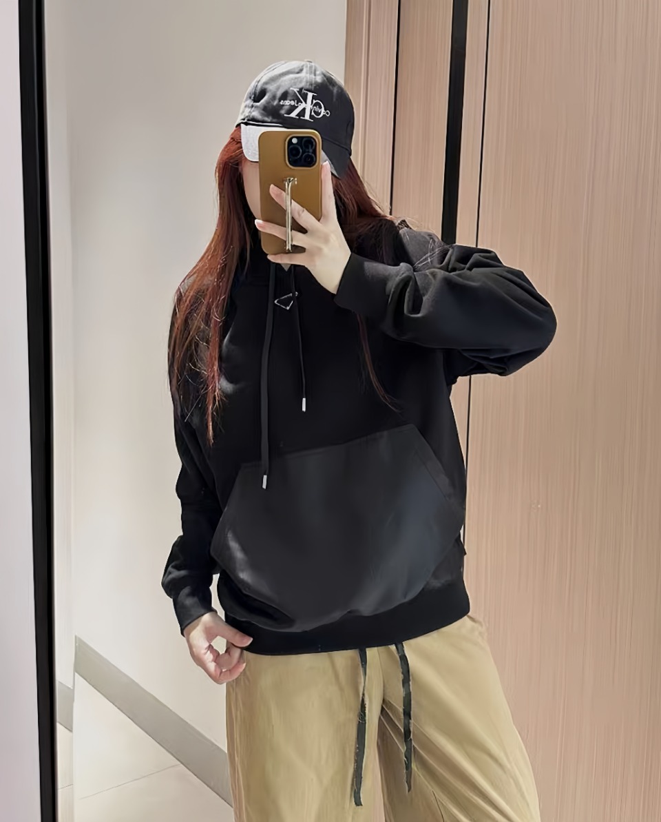 Upper body collection picture PradaPrada 24Fw Triangle Logo Nylon Kangaroo Poc