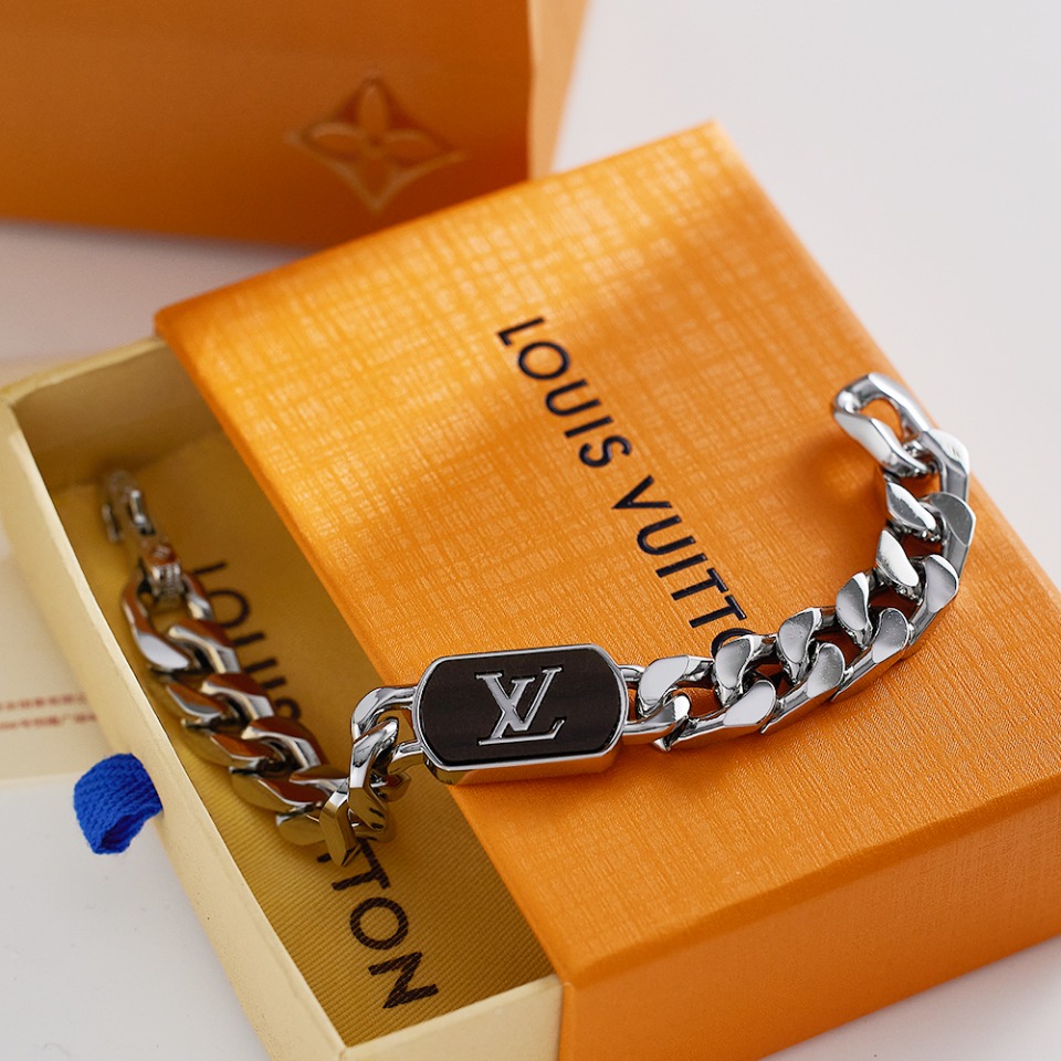 💕春日换新季💕P120 LV122新款军牌手链!