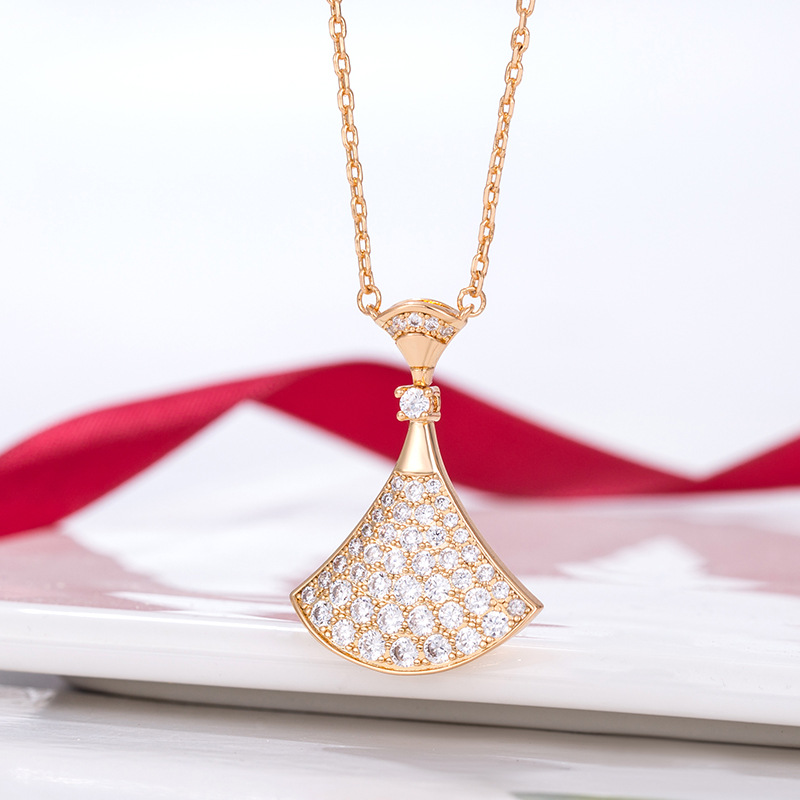 💰105 💕宝格丽💕专柜宝格丽满钻大裙子 🏡高级原版扣 原版刻字 美腻 玫瑰金色 满钻裙子 👗diva系列 项链🎉