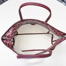 【工厂直销】酒红新品拉链款小号托特包,购物袋,品牌经多次研究与改良,不断提升面料与皮质,全方位独家定制™ 【工厂直销】酒红新品拉链款小号托特包,购物袋,品牌经多次研究与改良,不断提升面料与皮质,全方位独家定制™