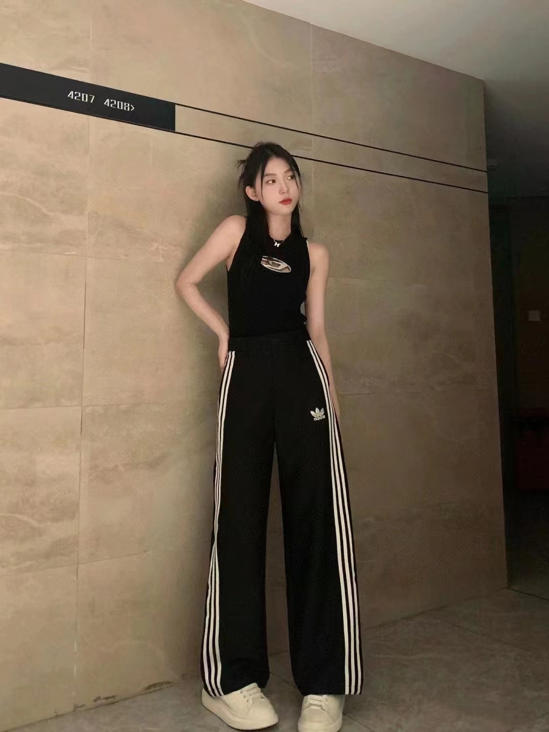 Adidas Custom Moisturix: Premium Quality Tri-Leaf Embroidered Fabric in Black, Sizes S-XL. - 图片 4