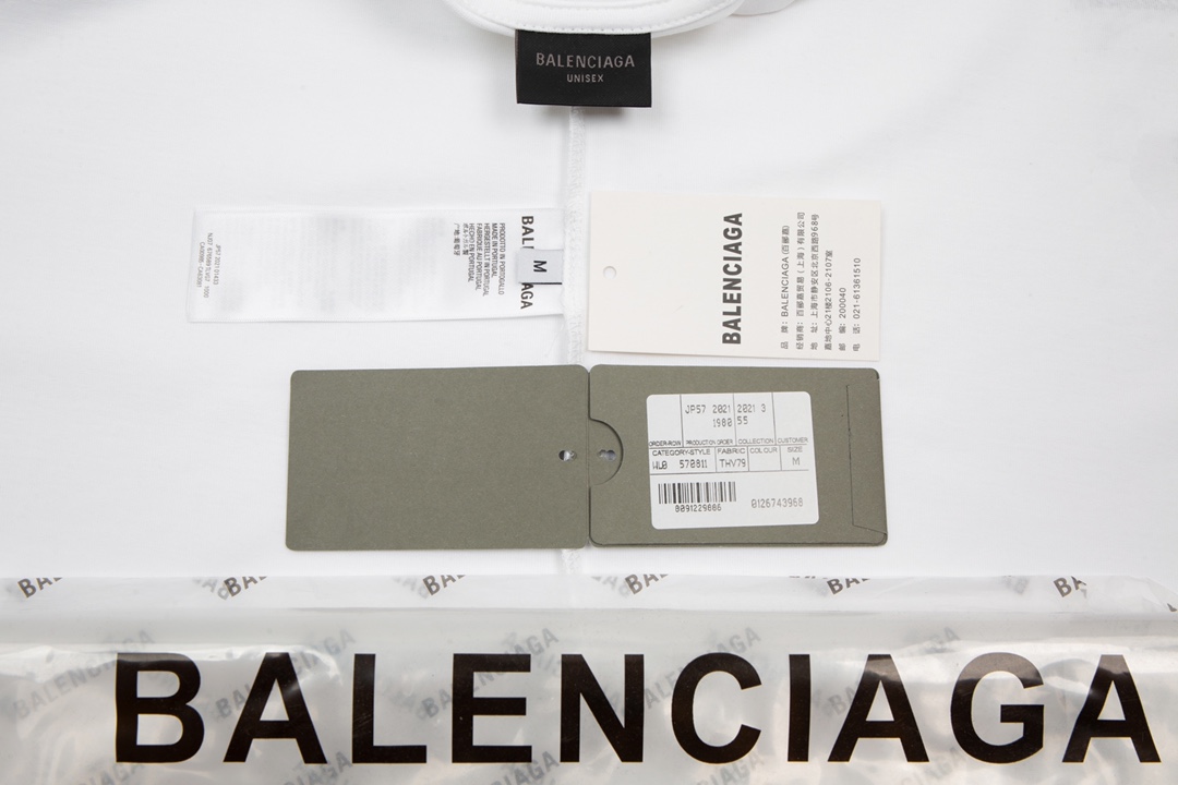 Balenciaga/巴黎世家 满LOGO短袖 采用32支双纱 260克重面料 进口针织针梳棉进行制作