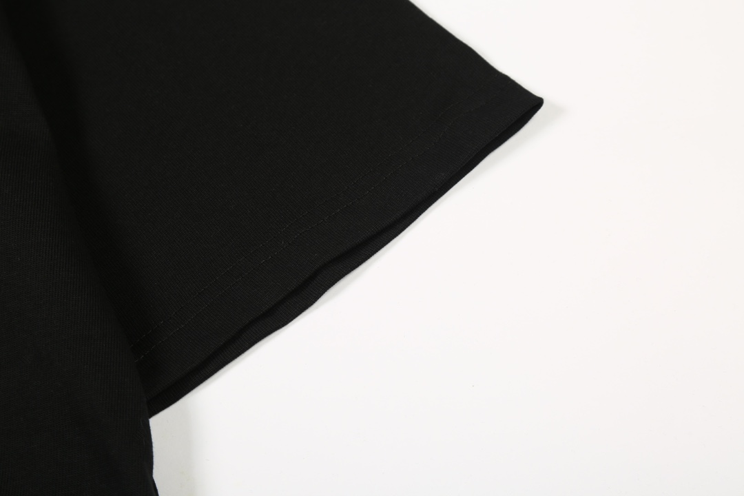 Louis Vuitton/路易威登 24FW 贴布反字老花短袖-Chinese UA Cheap High Quatity Brand Clothes Bags handbags Sneakers wholesale wholesaler seller from China Factory suppliers Fashion Clothing Shoes best Quality Beautiful Price Louis Vuitton/路易威登 24FW 贴布反字老花短袖