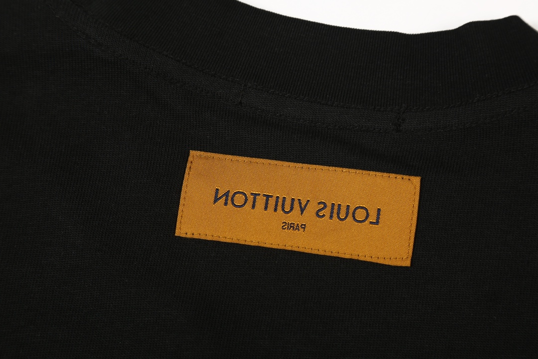 Louis Vuitton/路易威登 24FW 贴布反字老花短袖-Chinese UA Cheap High Quatity Brand Clothes Bags handbags Sneakers wholesale wholesaler seller from China Factory suppliers Fashion Clothing Shoes best Quality Beautiful Price Louis Vuitton/路易威登 24FW 贴布反字老花短袖