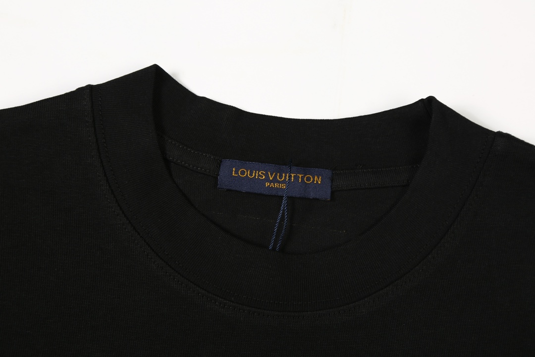 Louis Vuitton/路易威登 24FW 贴布反字老花短袖-Chinese UA Cheap High Quatity Brand Clothes Bags handbags Sneakers wholesale wholesaler seller from China Factory suppliers Fashion Clothing Shoes best Quality Beautiful Price Louis Vuitton/路易威登 24FW 贴布反字老花短袖